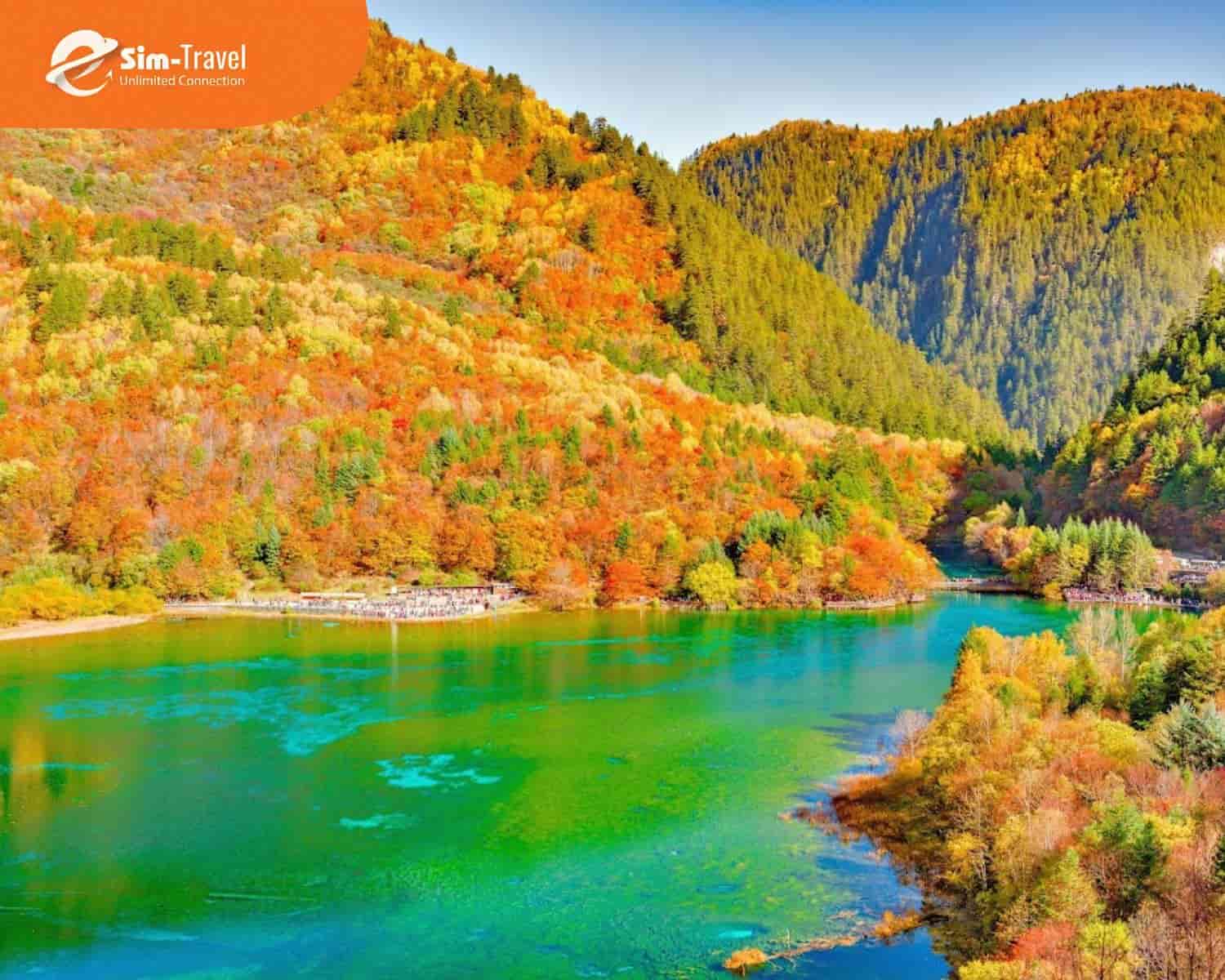 Cửu Trại Câu - Thắng cảnh thiên nhiên với hồ nước nhiều màu và rừng nguyên sinh