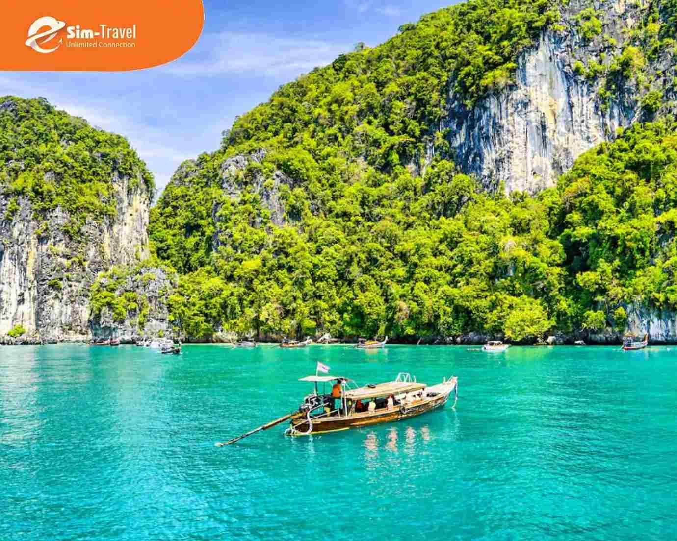 Pattaya v&agrave; Phuket l&agrave; điểm đến thu h&uacute;t đ&ocirc;ng du kh&aacute;ch mỗi m&ugrave;a du lịch cao điểm.