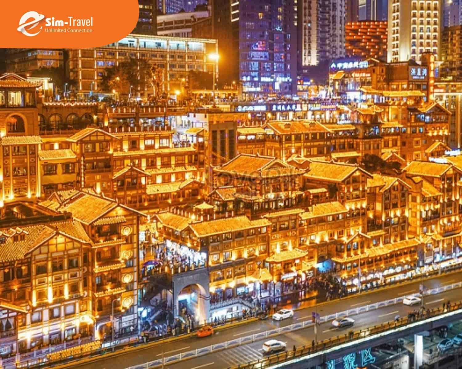 Một Tr&ugrave;ng Kh&aacute;nh s&ocirc;i nổi c&ugrave;ng một cổ trấn rất xưa