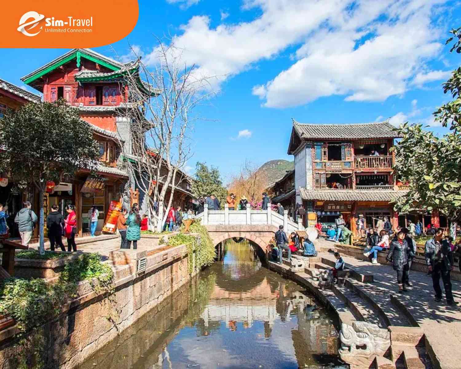 Phố cổ Lệ Giang nổi bật với vẻ đẹp cổ kính và khung cảnh đậm chất phim cổ trang