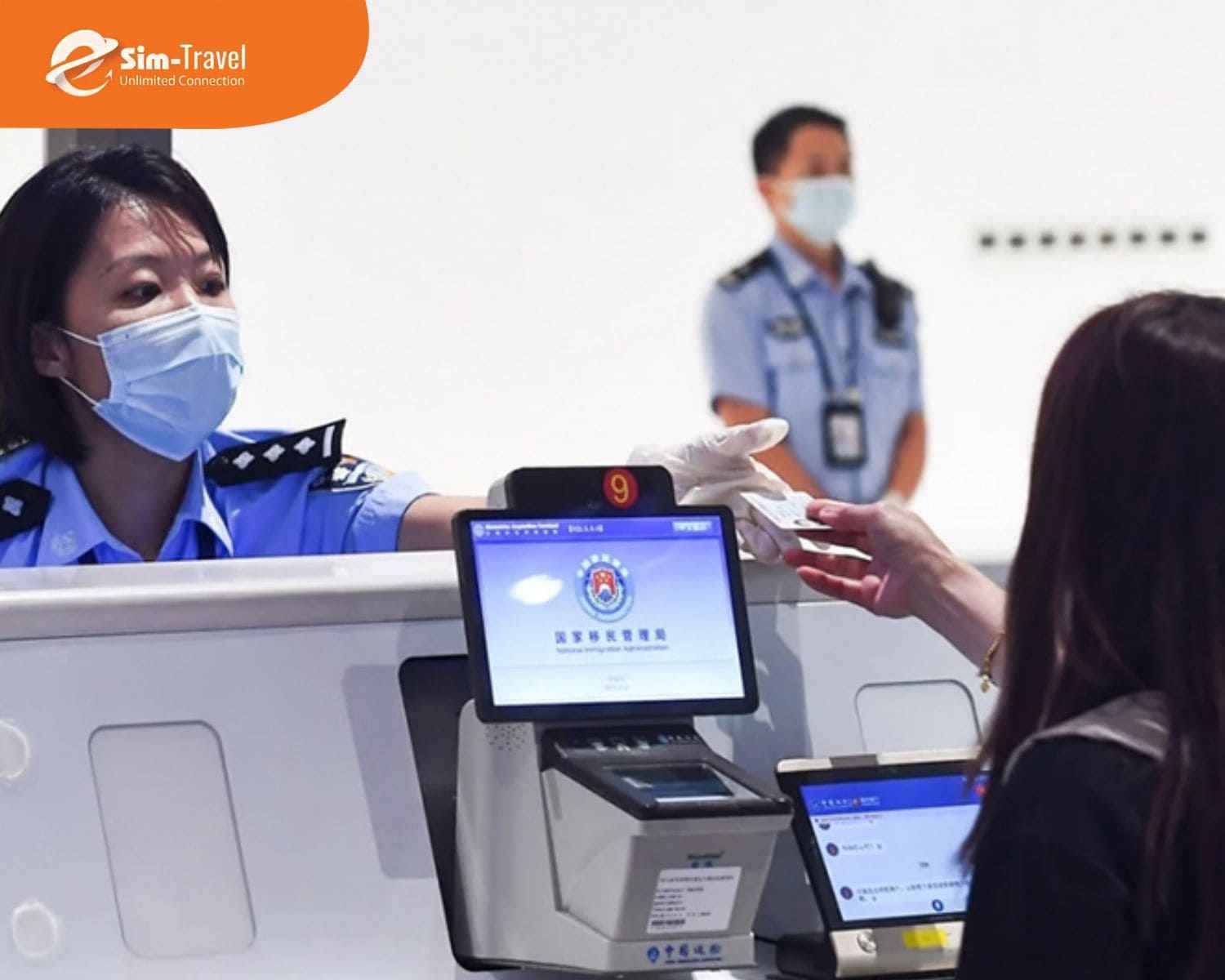 Du kh&aacute;ch cần chuẩn bị đầy đủ giấy tờ để l&agrave;m thủ tục xuất nhập cảnh tại cửa khẩu M&oacute;ng C&aacute;i