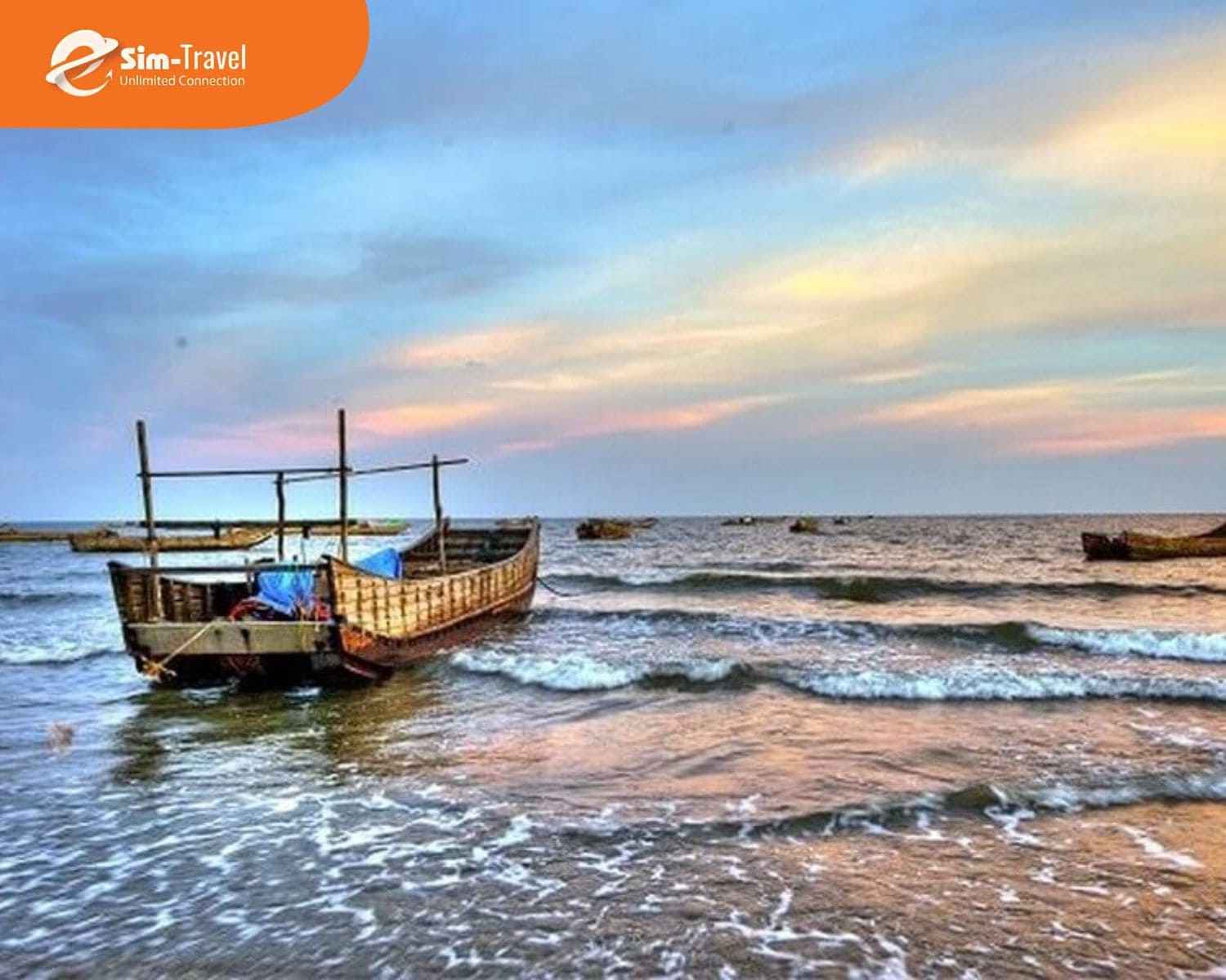 L&agrave;ng biển Vạn Vĩ thu h&uacute;t du kh&aacute;ch với khung cảnh biển đẹp v&agrave; hải sản tươi ngon