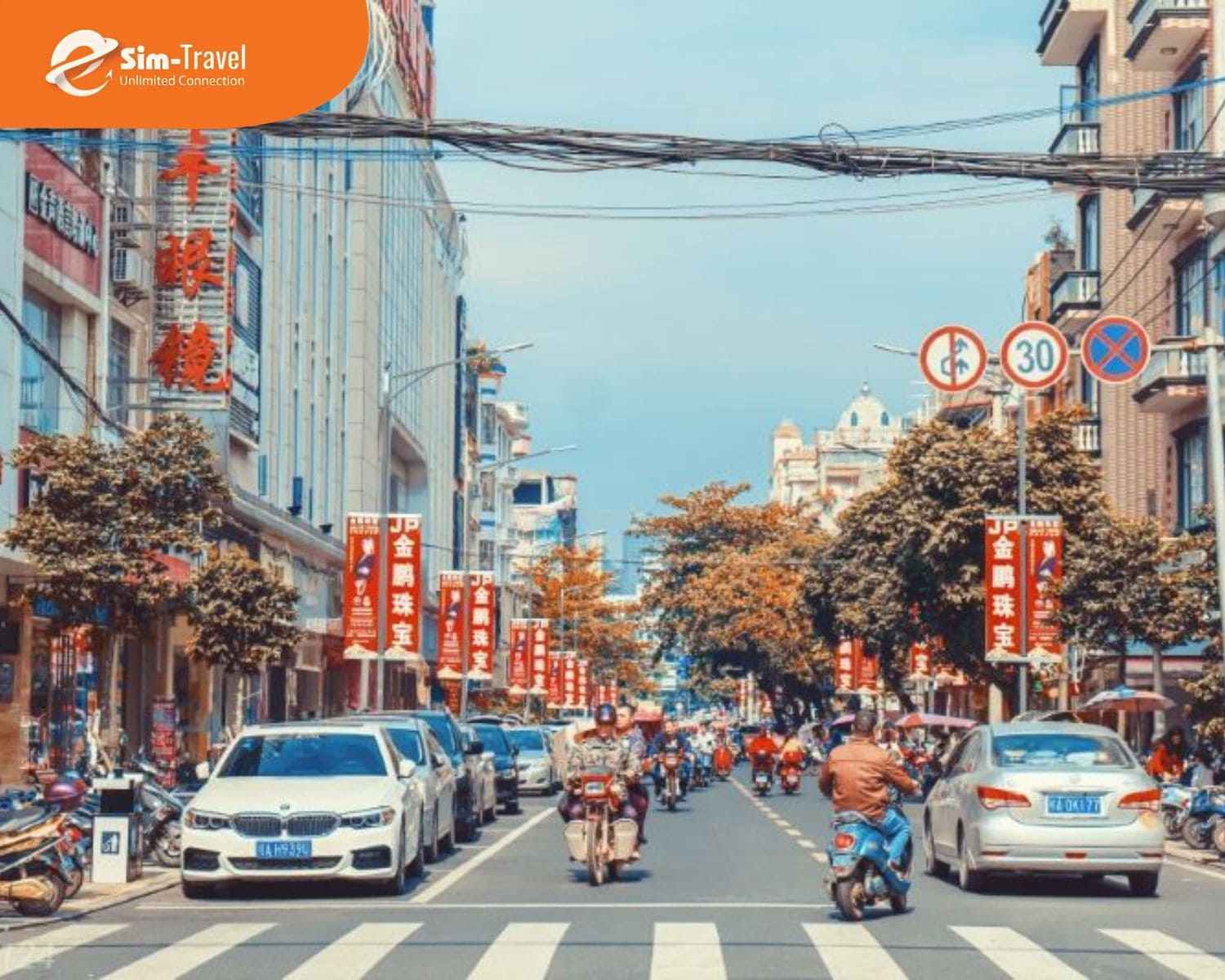 Phố King Đ&ocirc;ng Hưng nổi tiếng với nhiều m&oacute;n ăn đường phố đậm chất Trung Hoa