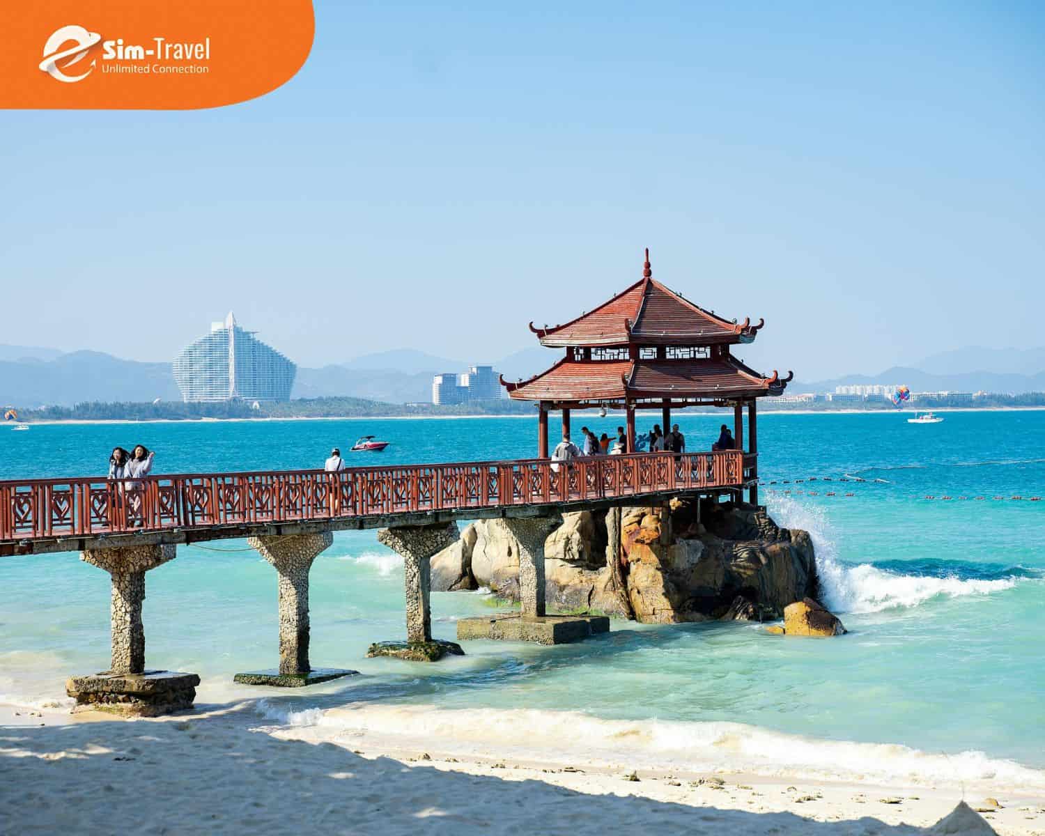 Thời tiết trên đảo Hải Nam tuyệt đẹp với nắng nhẹ gió mát, tạo cảm giác thư giãn