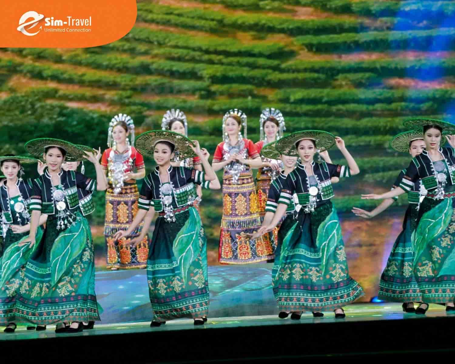 Không khí lễ hội truyền thống sôi động ở Hải Nam Trung Quốc