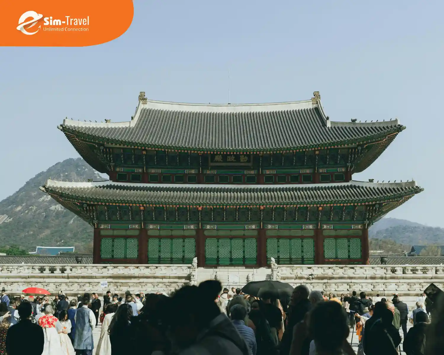 Cung điện Gyeongbok thu hút đông đảo du khách