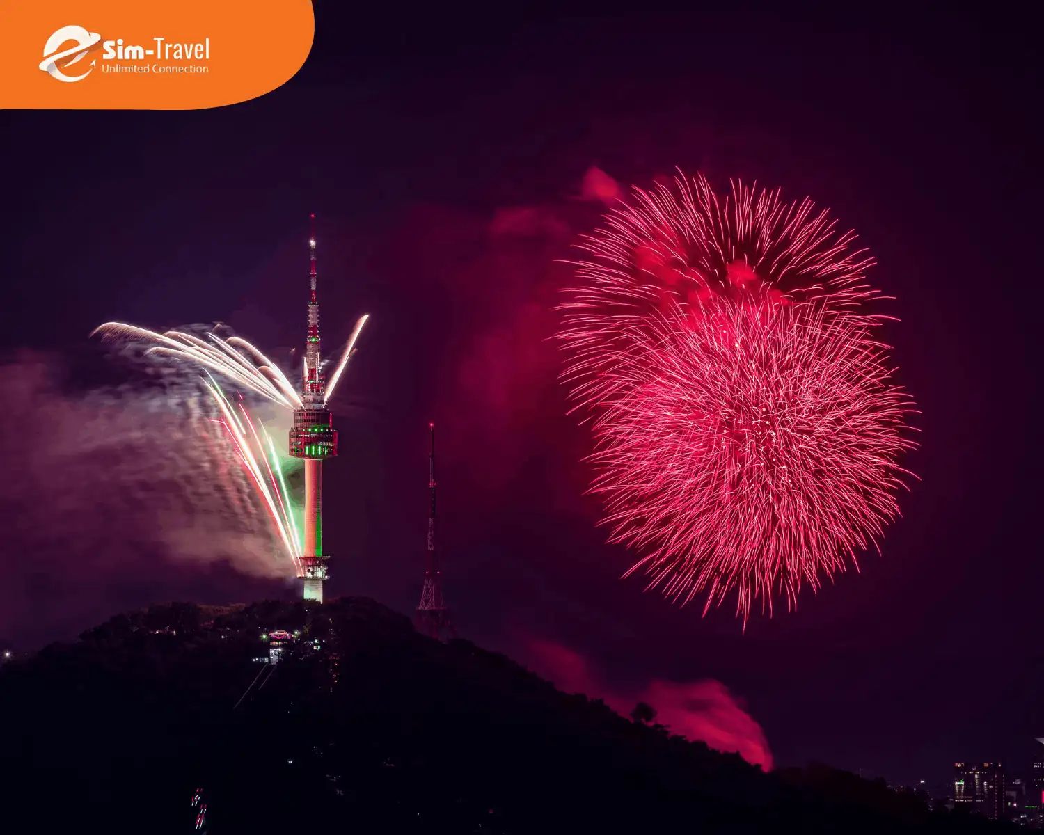 Tháp Namsan rực rỡ pháo hoa về đêm