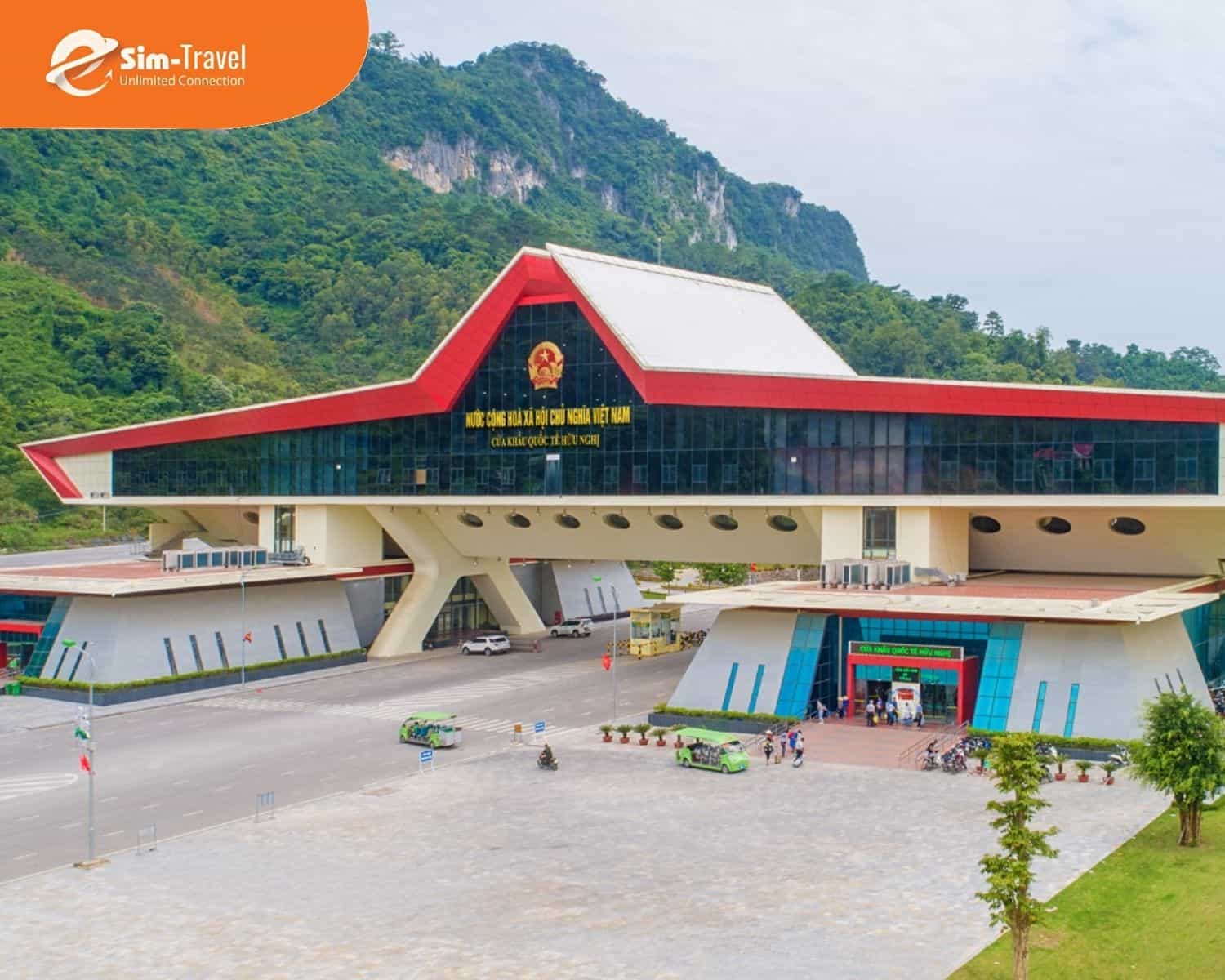 Cửa khẩu Hữu Nghị điểm bắt đầu h&agrave;nh tr&igrave;nh du lịch Nam Ninh.
