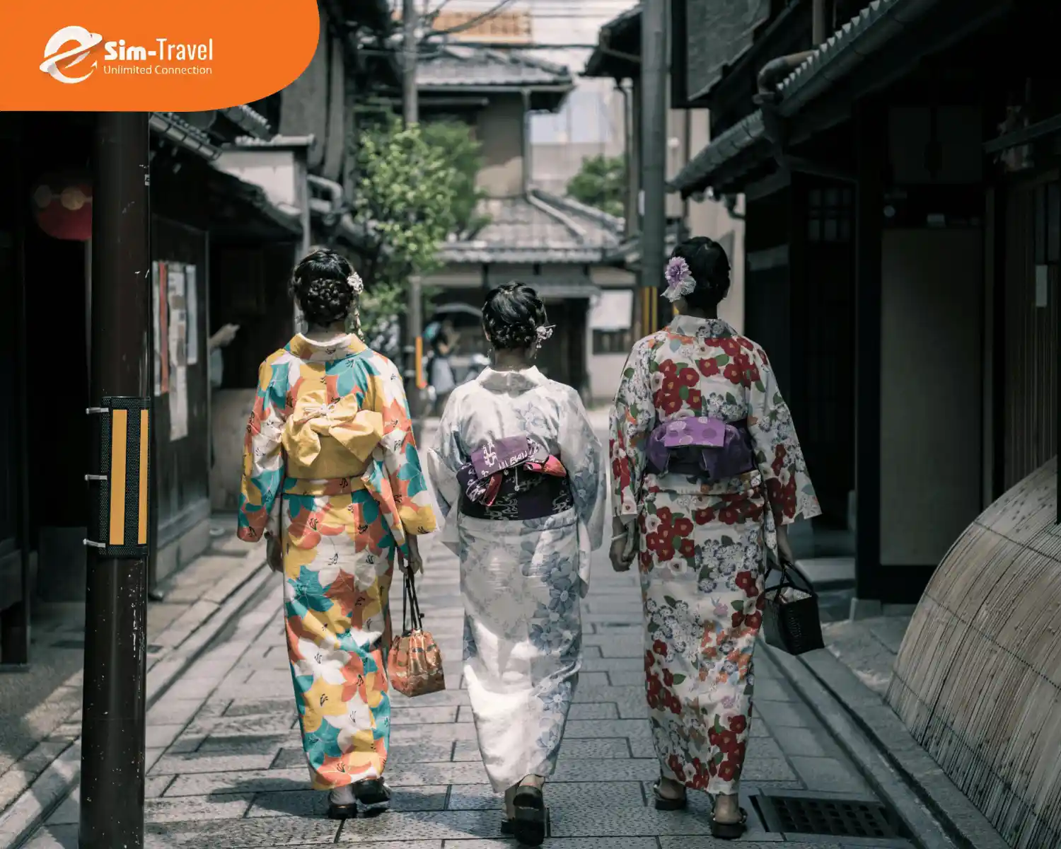 Mặc Kimono dạo bước trên phố cổ
