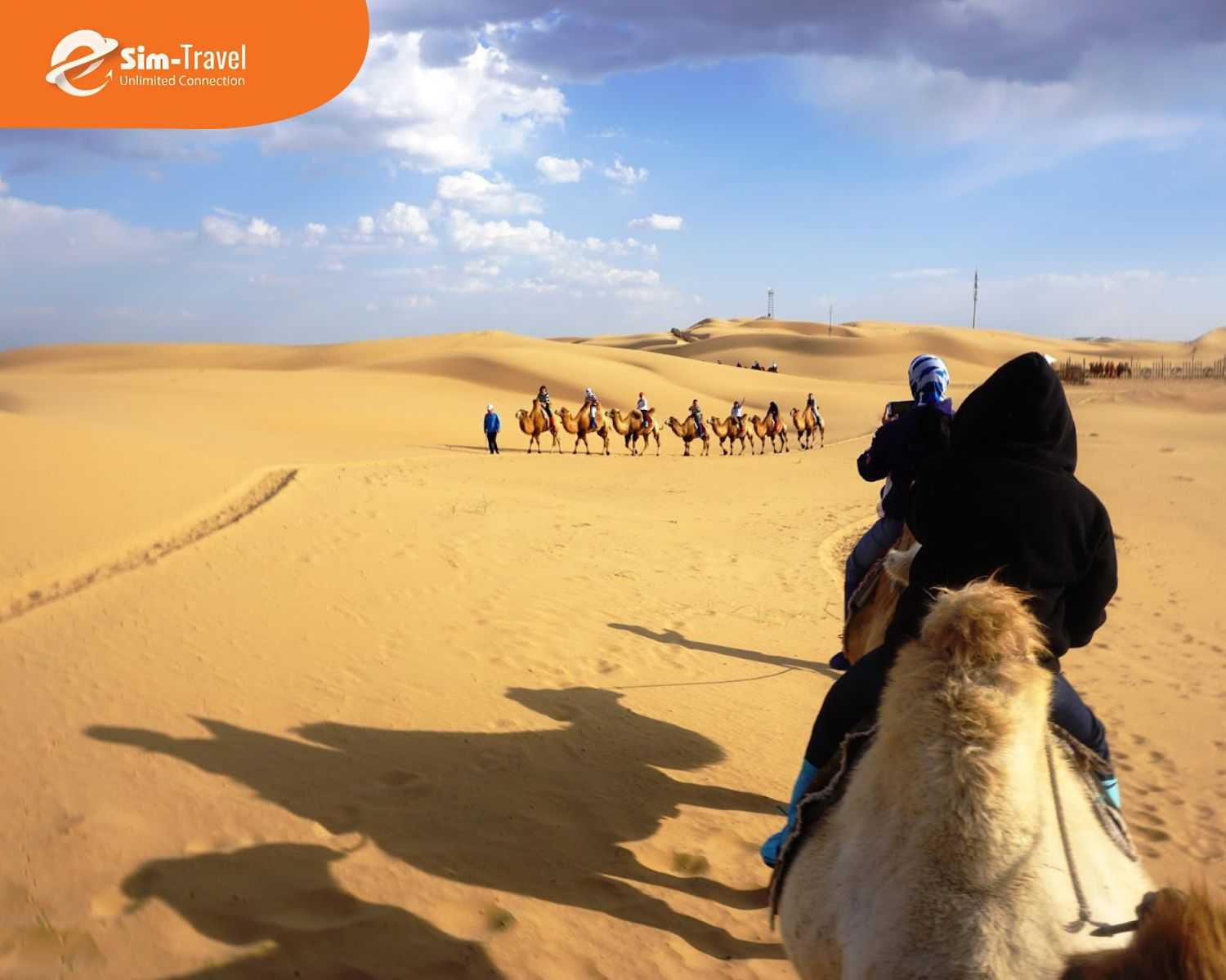 Cưỡi lạc đà ở sa mạc Vọng Âm