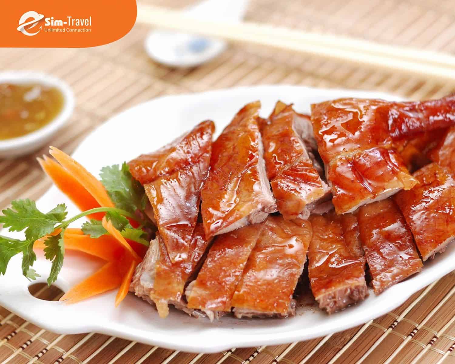 Vịt quay với hương vị đặc trưng là một trong những món ăn nổi tiếng của Quảng Đông