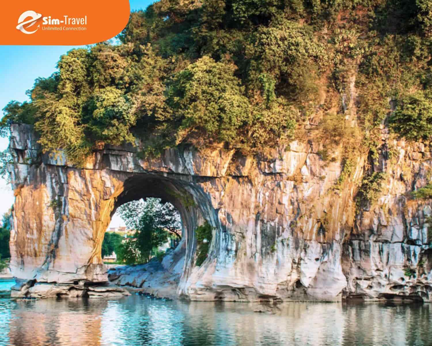 Chạm vào thiên nhiên, lạc giữa tranh thủy mặc