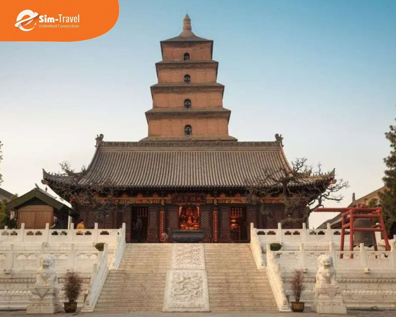 Th&aacute;p Đại Nhạn lung linh về đ&ecirc;m l&agrave; biểu tượng Phật gi&aacute;o nổi tiếng thời nh&agrave; Đường.