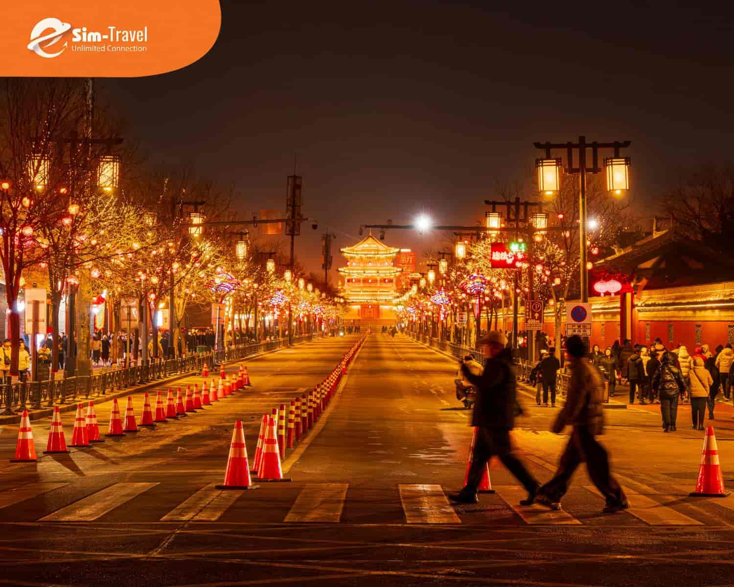 Ánh đèn rực sáng quanh các toà tháp tạo nên vẻ đẹp lung linh khó quên