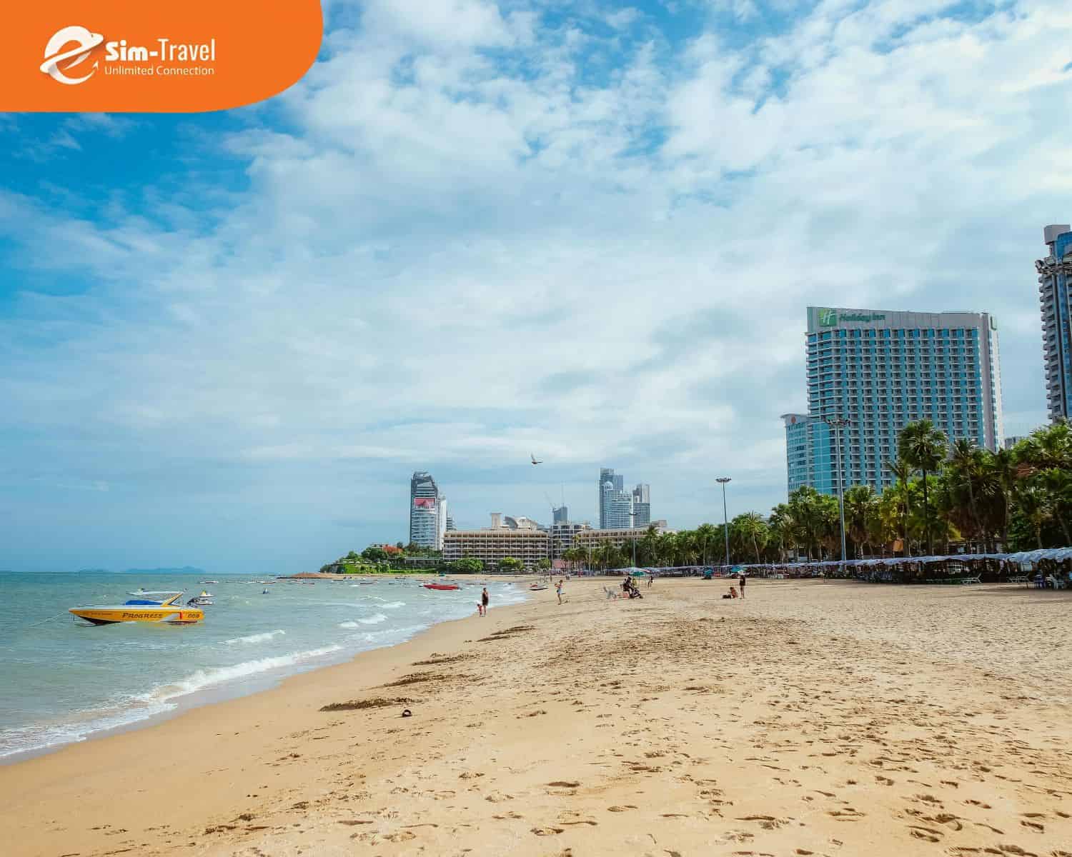 Pattaya chỉ cách Bangkok khoảng hai giờ đi xe, thuận tiện cho lịch trình ngắn
