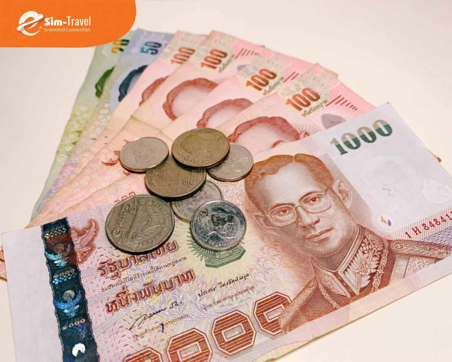 Để thanh toán nhanh chóng, thuận tiện bạn nên đổi tiền Baht tại Việt Nam trước chuyến đi