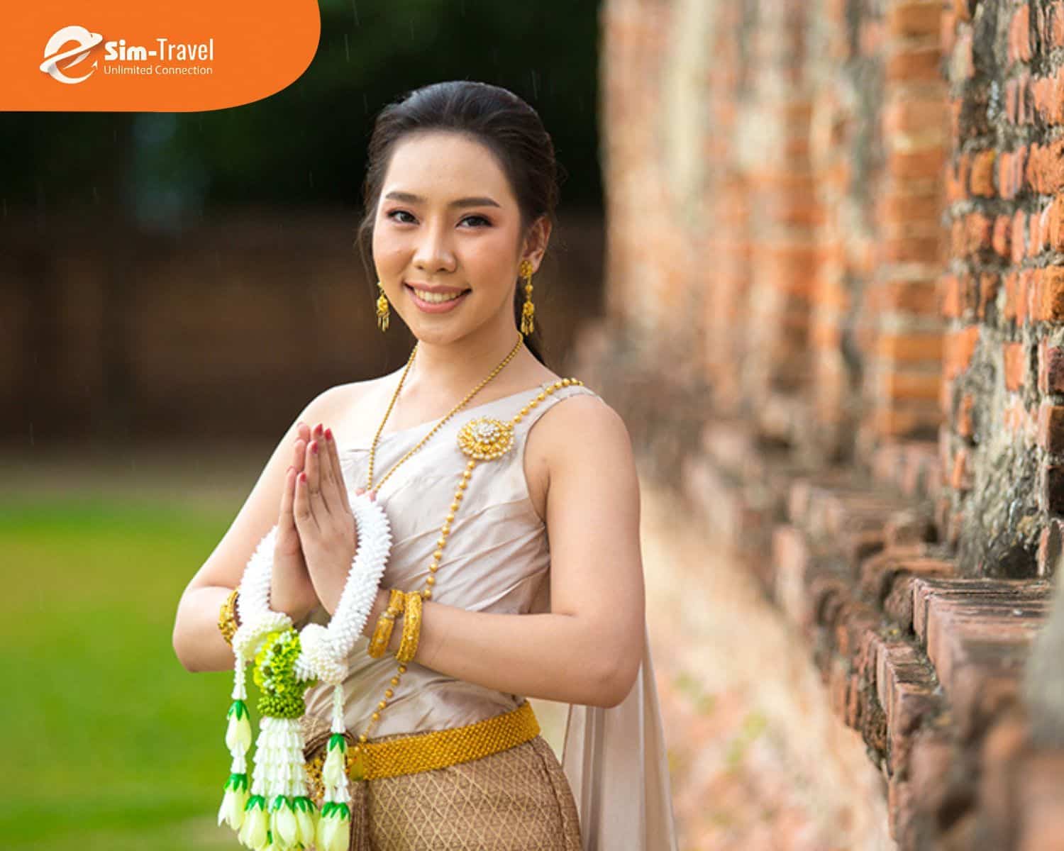 Người Thái có nghi lễ chắp tay chào hỏi thể hiện lòng tôn kính