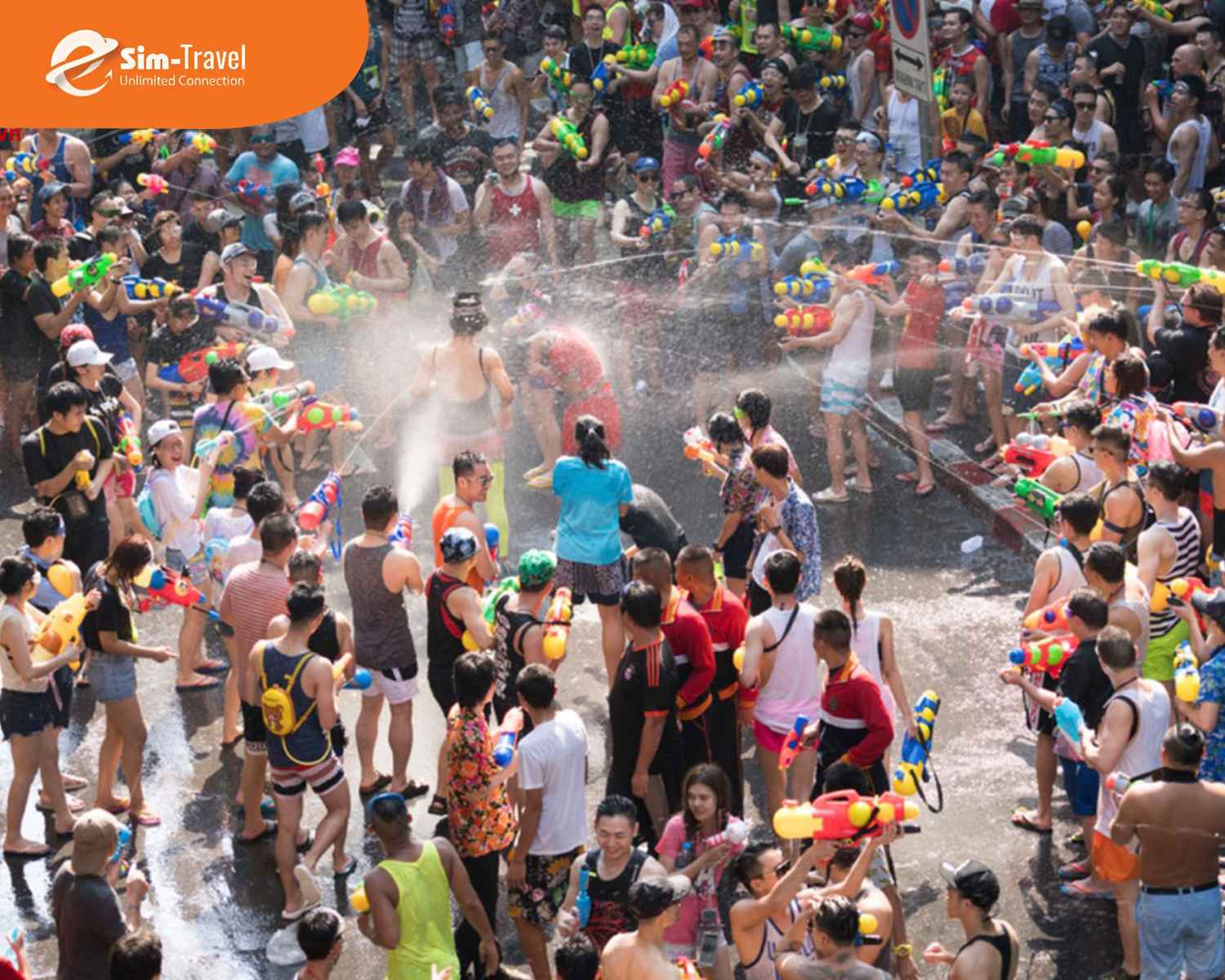 Lễ hội Songkran l&agrave; lễ hội t&eacute; nước truyền thống nổi tiếng nhất của Th&aacute;i Lan