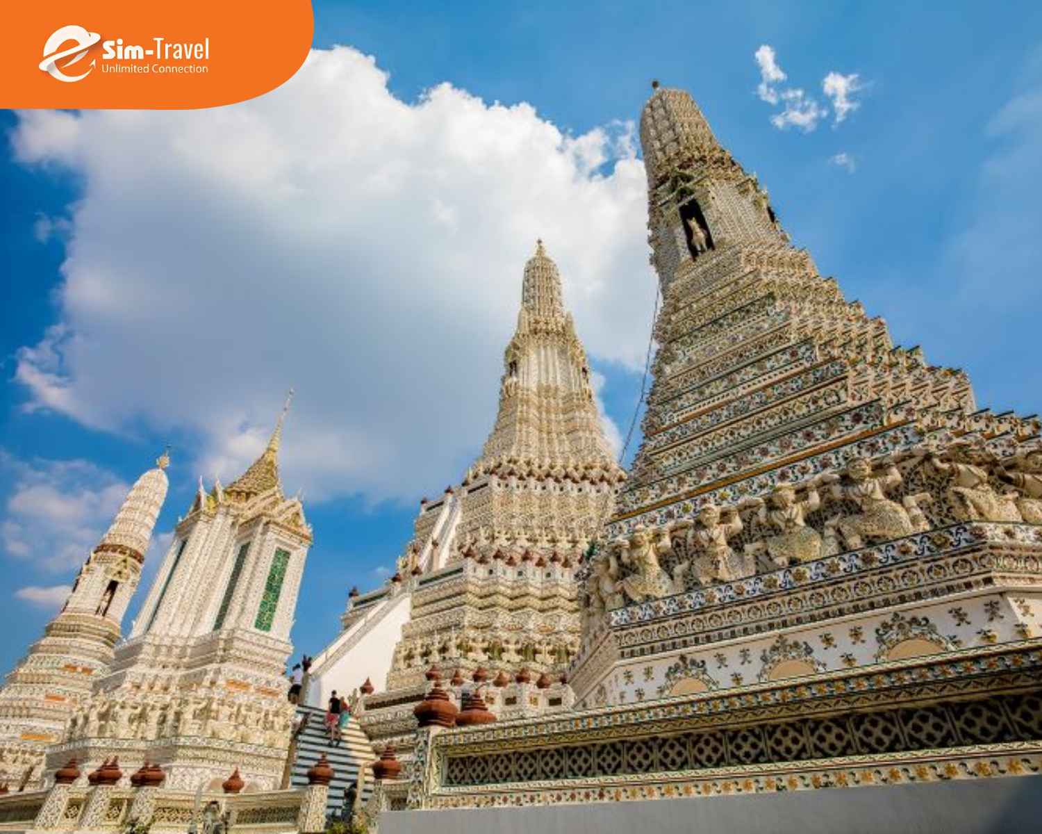 Wat Arun l&agrave; ng&ocirc;i ch&ugrave;a nổi tiếng tại Bangkok, g&acirc;y ấn tượng với kiến tr&uacute;c Khmer độc đ&aacute;o
