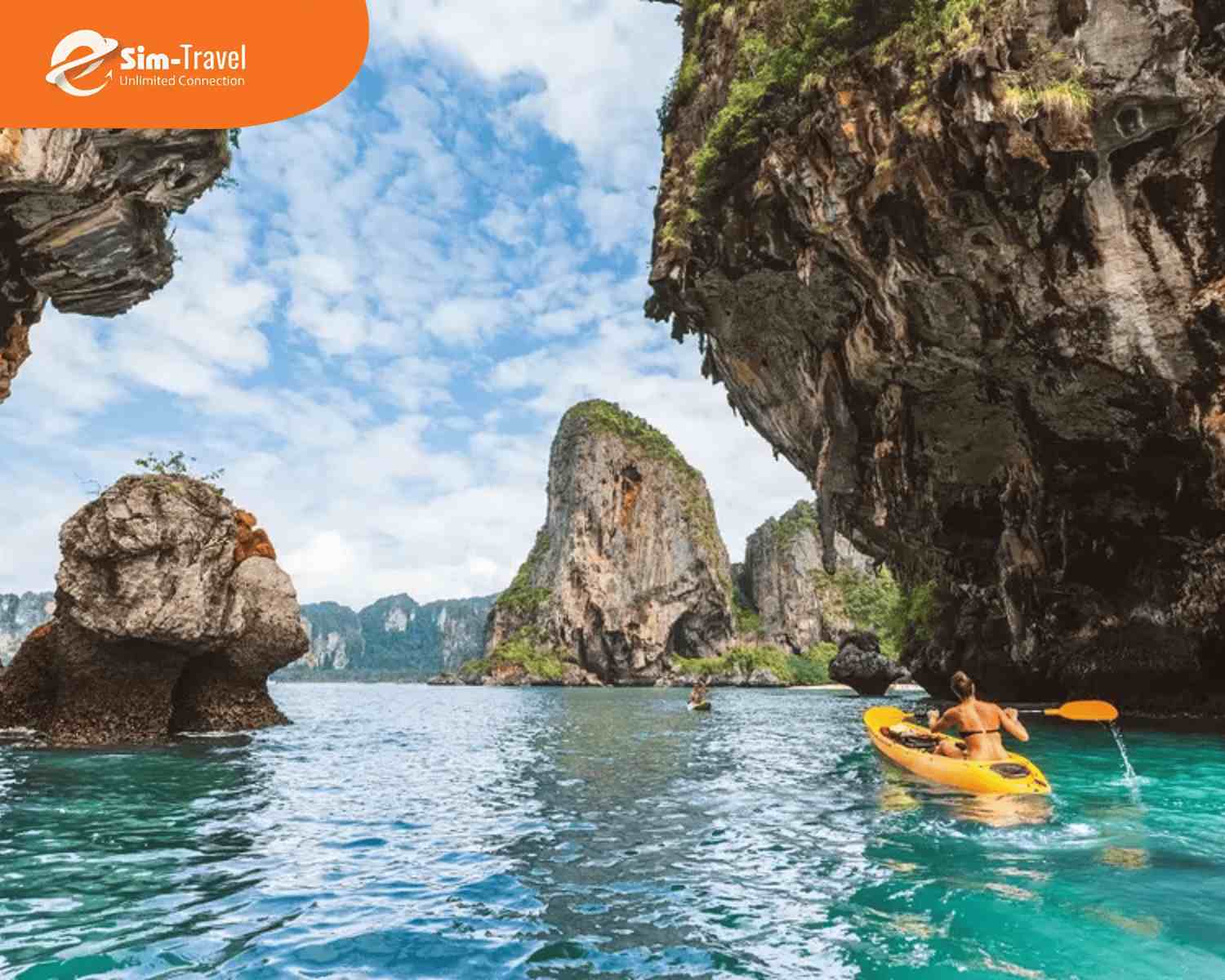 Krabi g&acirc;y ấn tượng với những v&aacute;ch đ&aacute; v&ocirc;i h&ugrave;ng vĩ v&agrave; khung cảnh biển đảo hoang sơ