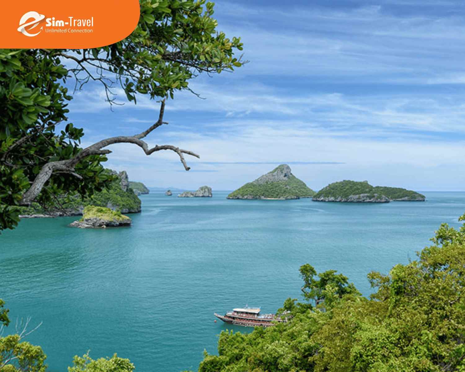 Vườn quốc gia Ang Thong nổi bật với quần đảo xanh, hang động v&agrave; đầm ph&aacute; tuyệt đẹp giữa biển