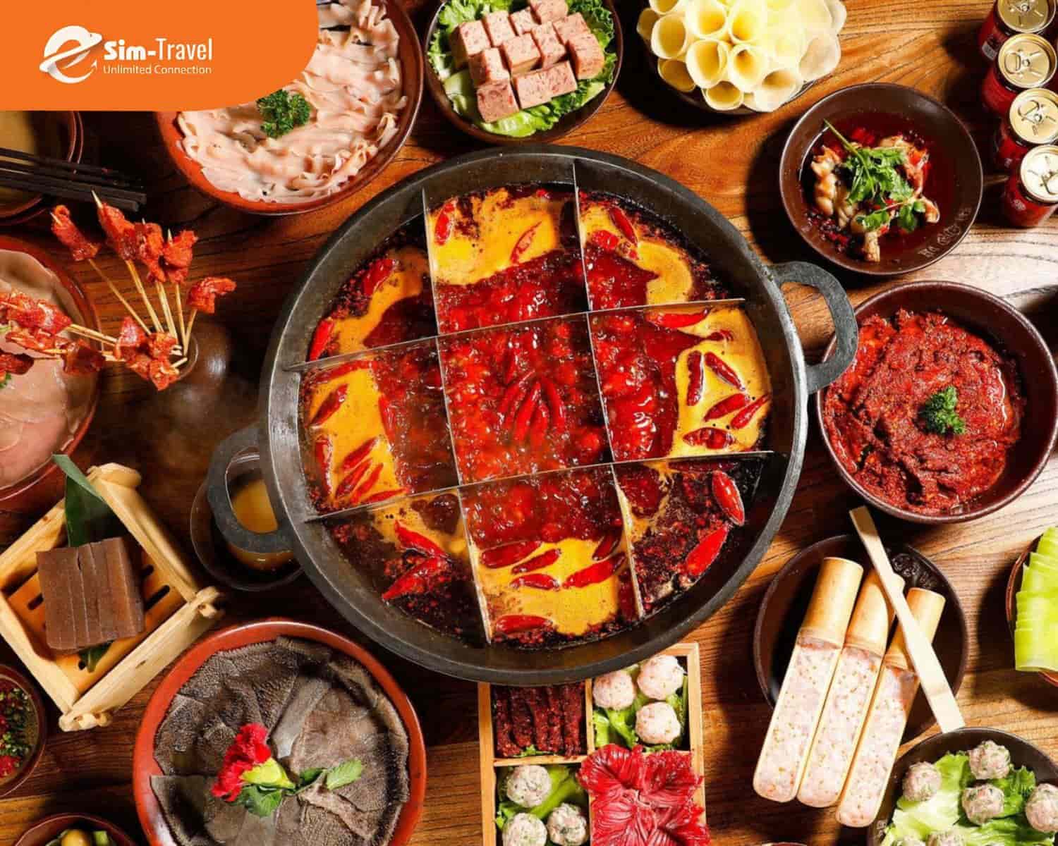 Thưởng thức c&aacute;c m&oacute;n ăn ti&ecirc;u biểu của nền ẩm thực Trung Hoa