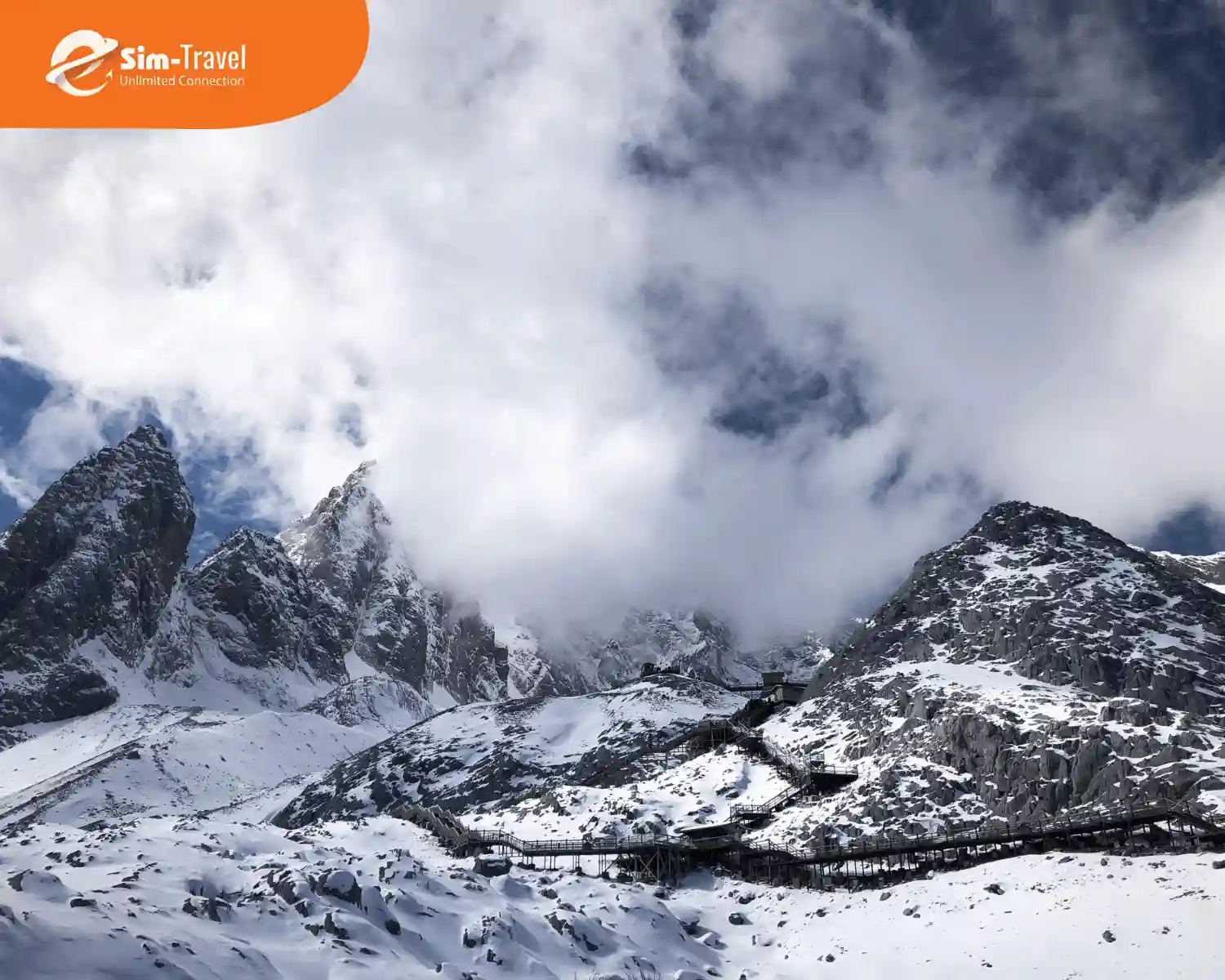 Núi Tuyết Ngọc Long