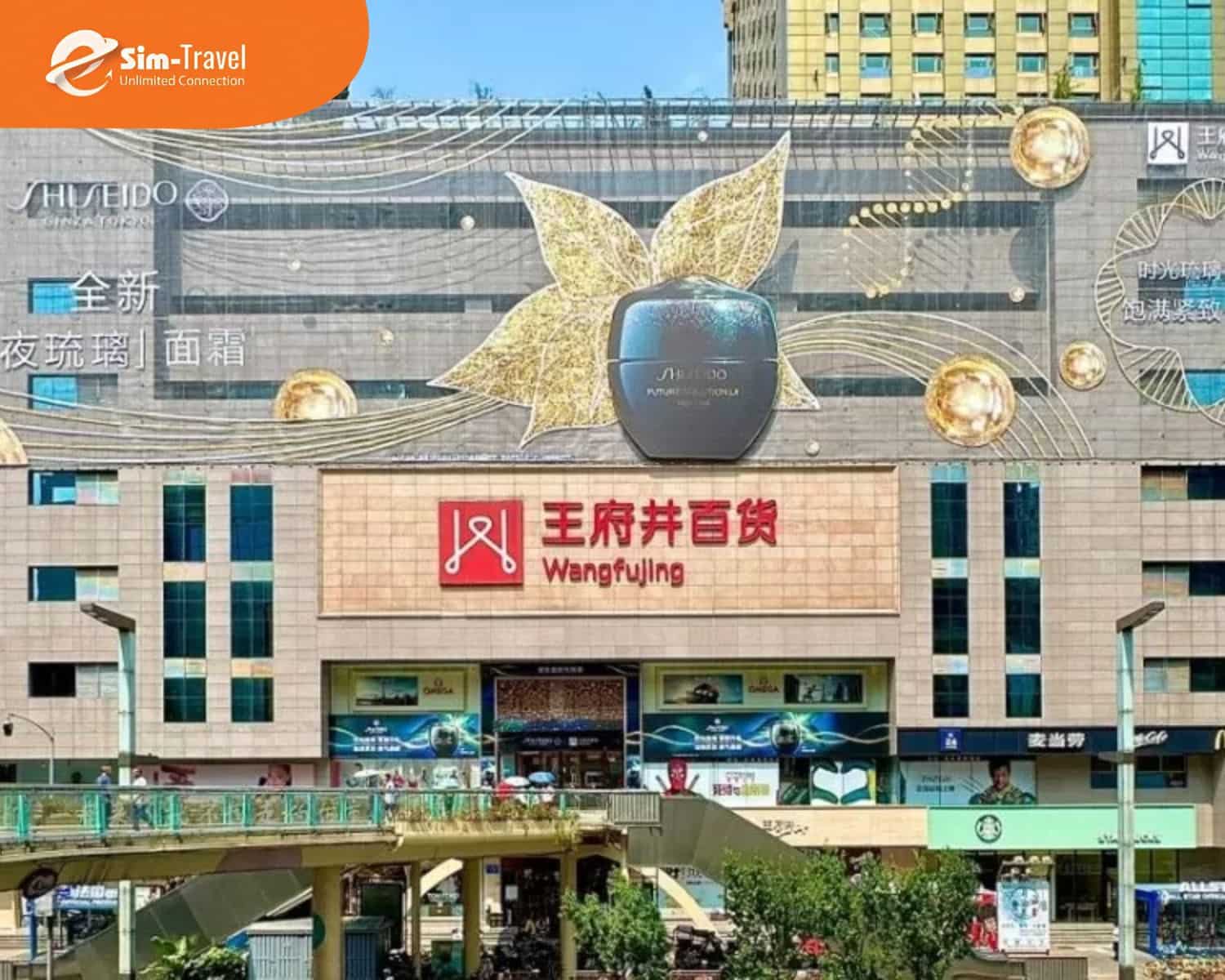 Vương Phủ Tỉnh thi&ecirc;n đường mua sắm giữa l&ograve;ng Bắc Kinh