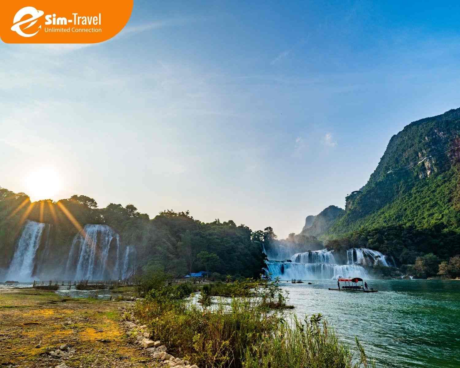 Th&aacute;c Ho&agrave;ng Cổ Thụ h&ugrave;ng vĩ&nbsp;