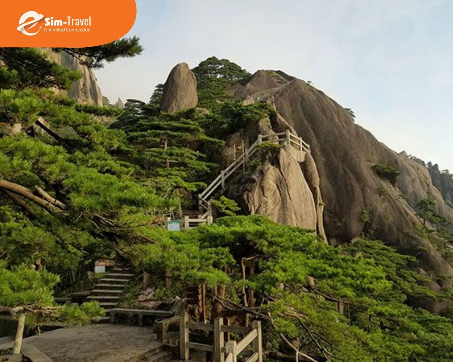 Cảnh n&uacute;i h&ugrave;ng vĩ xen lẫn sắc thu đầy ấn tượng