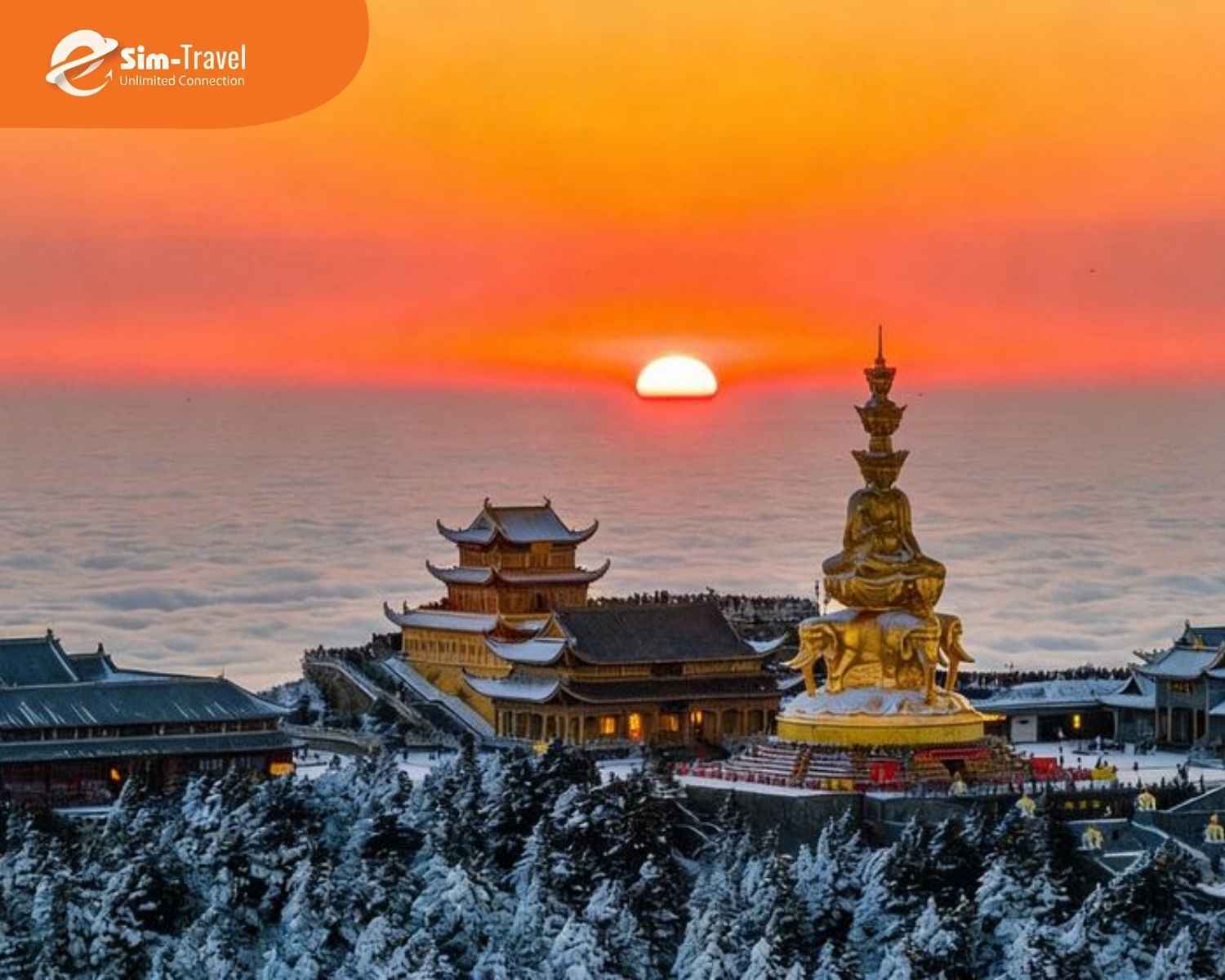 N&uacute;i Nga Mi phủ tuyết với ch&ugrave;a cổ mang kh&ocirc;ng gian t&acirc;m linh y&ecirc;n tĩnh