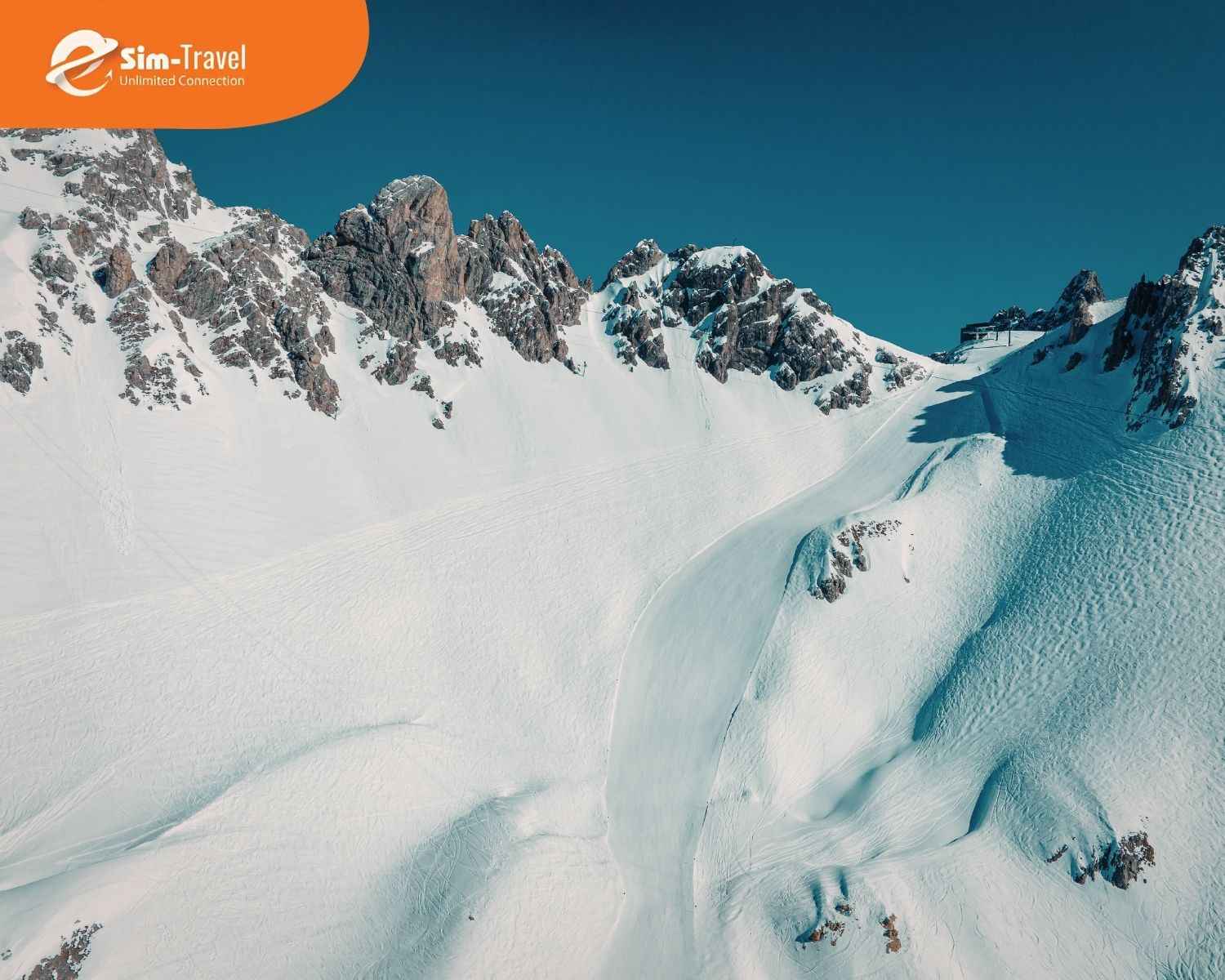 N&uacute;i Trường Bạch m&ugrave;a đ&ocirc;ng với cảnh quan tuyết trắng v&agrave; thi&ecirc;n nhi&ecirc;n y&ecirc;n b&igrave;nh