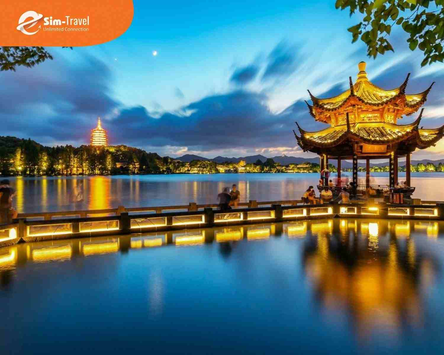 T&acirc;y Hồ H&agrave;ng Ch&acirc;u mang vẻ đẹp nhẹ nh&agrave;ng với sương mờ m&ugrave;a xu&acirc;n