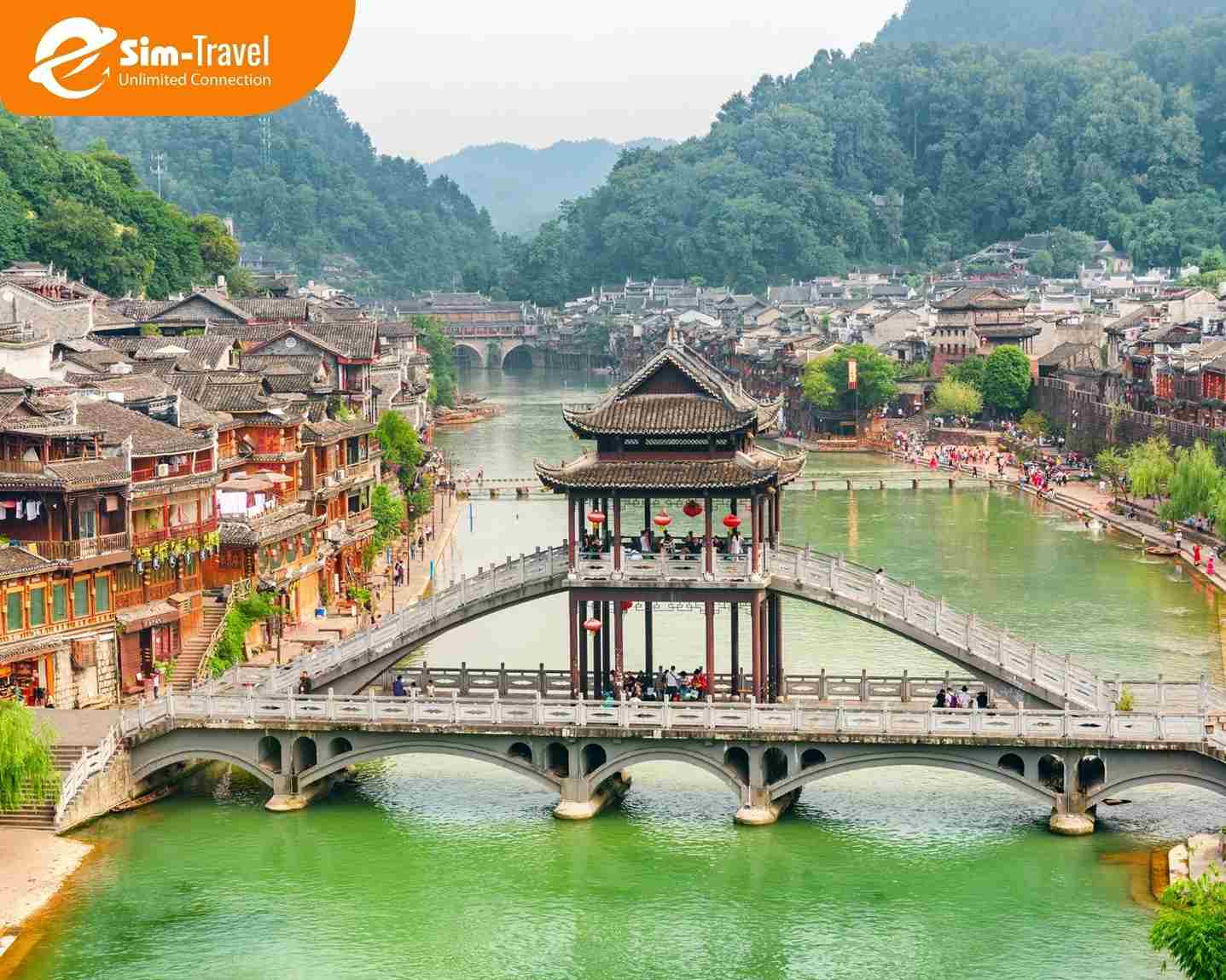 L&agrave;ng cổ Phượng Ho&agrave;ng Cổ Trấn l&agrave; địa danh kh&ocirc;ng thể bỏ lỡ khi đến Trung Quốc