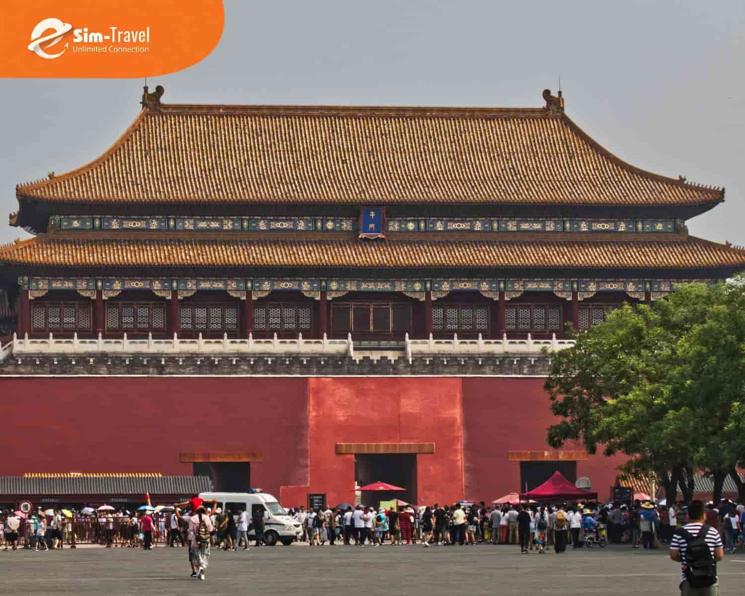 Nên đặt vé trước và chú ý các thủ tục kiểm tra để được vào tham quan Tử Cấm Thành