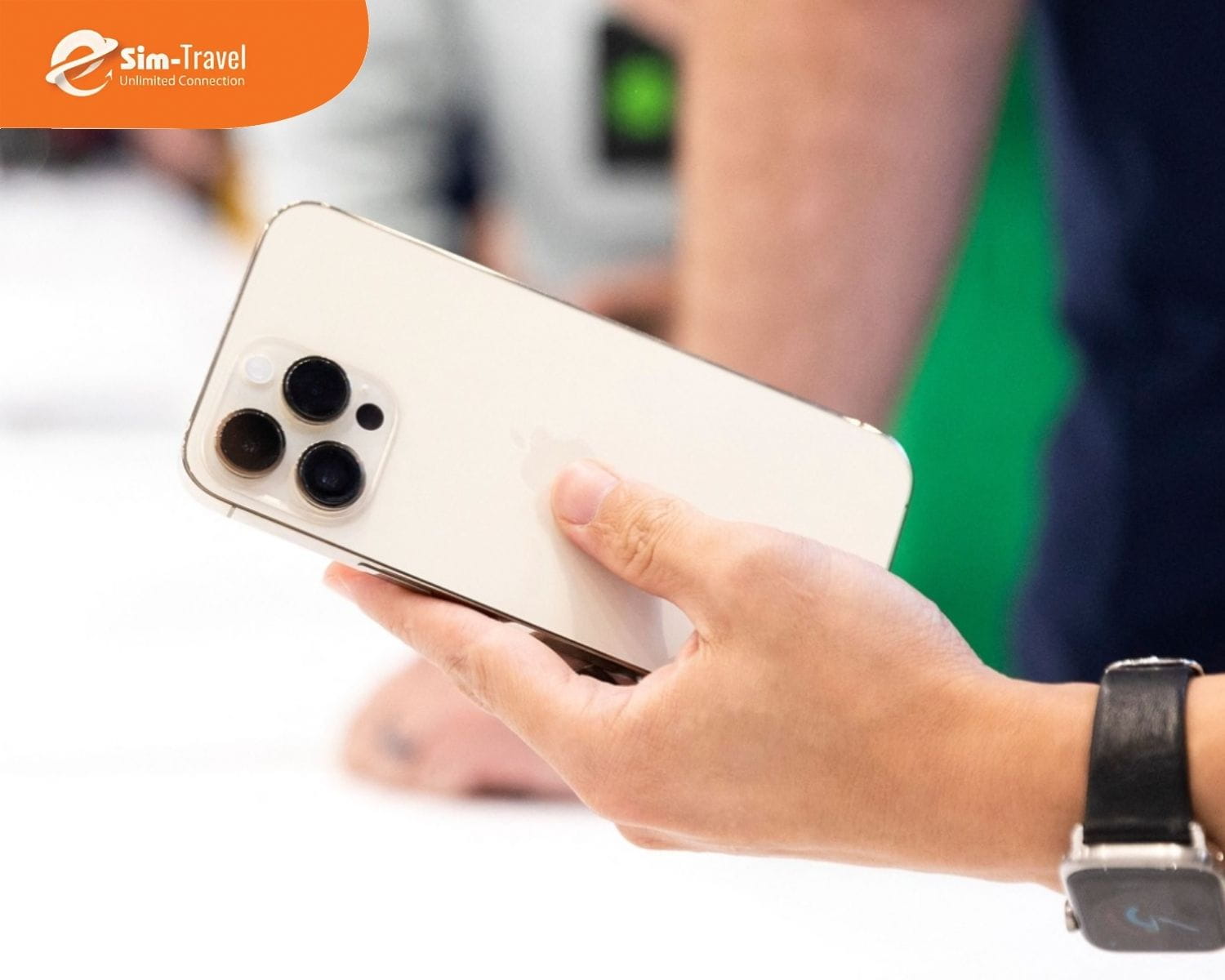 iPhone 13 trở đi hỗ trợ t&iacute;nh năng Dual eSIM, cho ph&eacute;p d&ugrave;ng 2 số điện thoại điện tử.