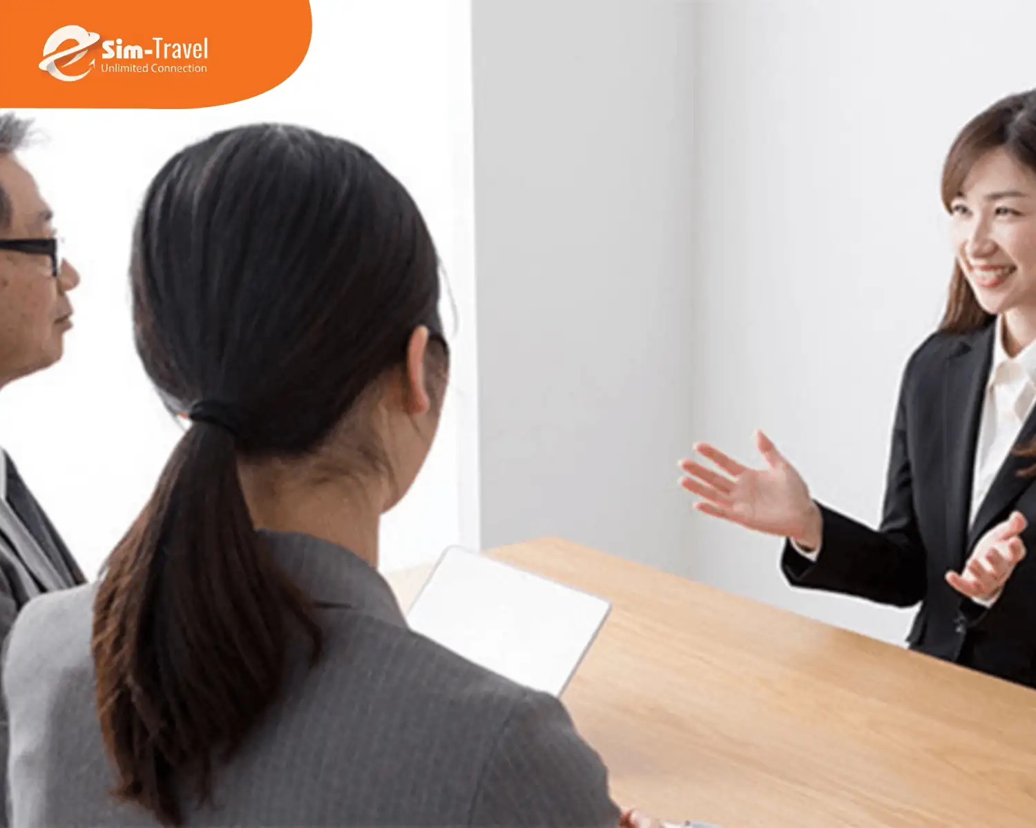 Lựa chọn trang phục lịch sự, chỉn chu tăng thiện cảm với nhân viên lãnh sự