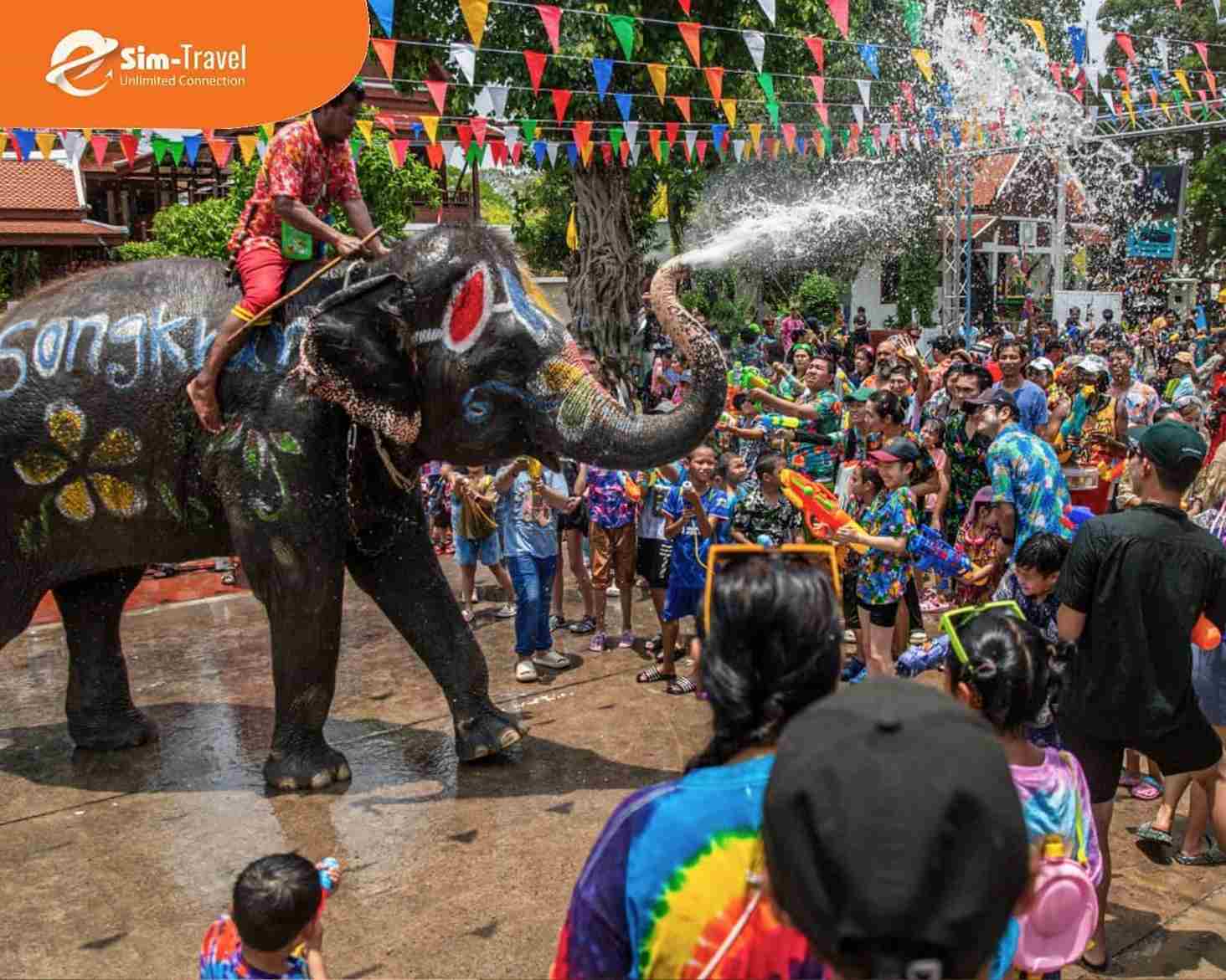 Songkran thu h&uacute;t đ&ocirc;ng đảo du kh&aacute;ch quốc tế nhờ kh&ocirc;ng kh&iacute; lễ hội n&aacute;o nhiệt.
