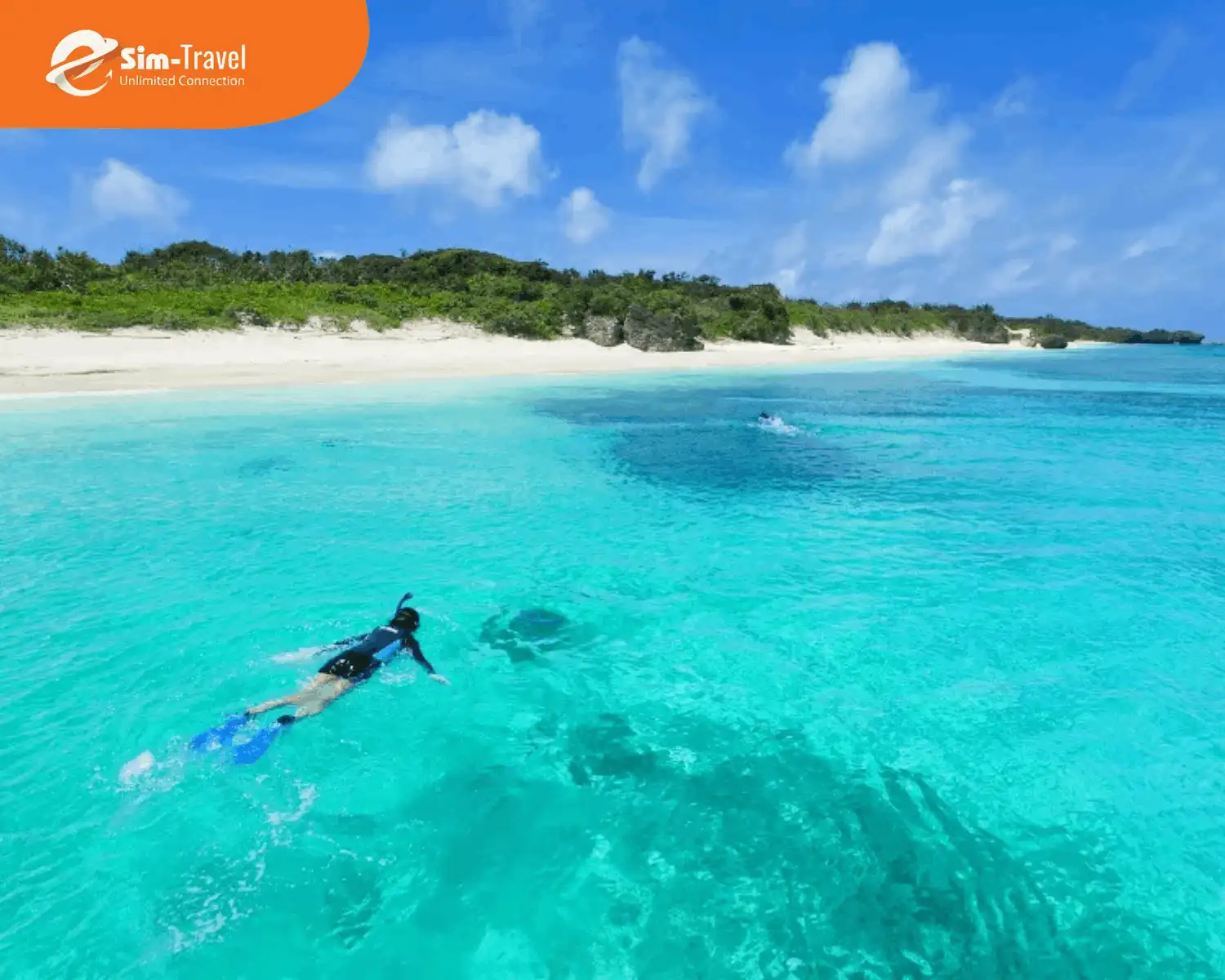 Màu nước xanh ngọc trong vắt ở biển Okinawa