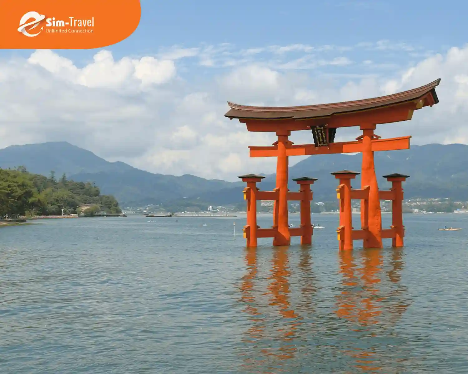 Đền Itsukushima nổi tiếng với cánh cổng Torii nằm giữa biển