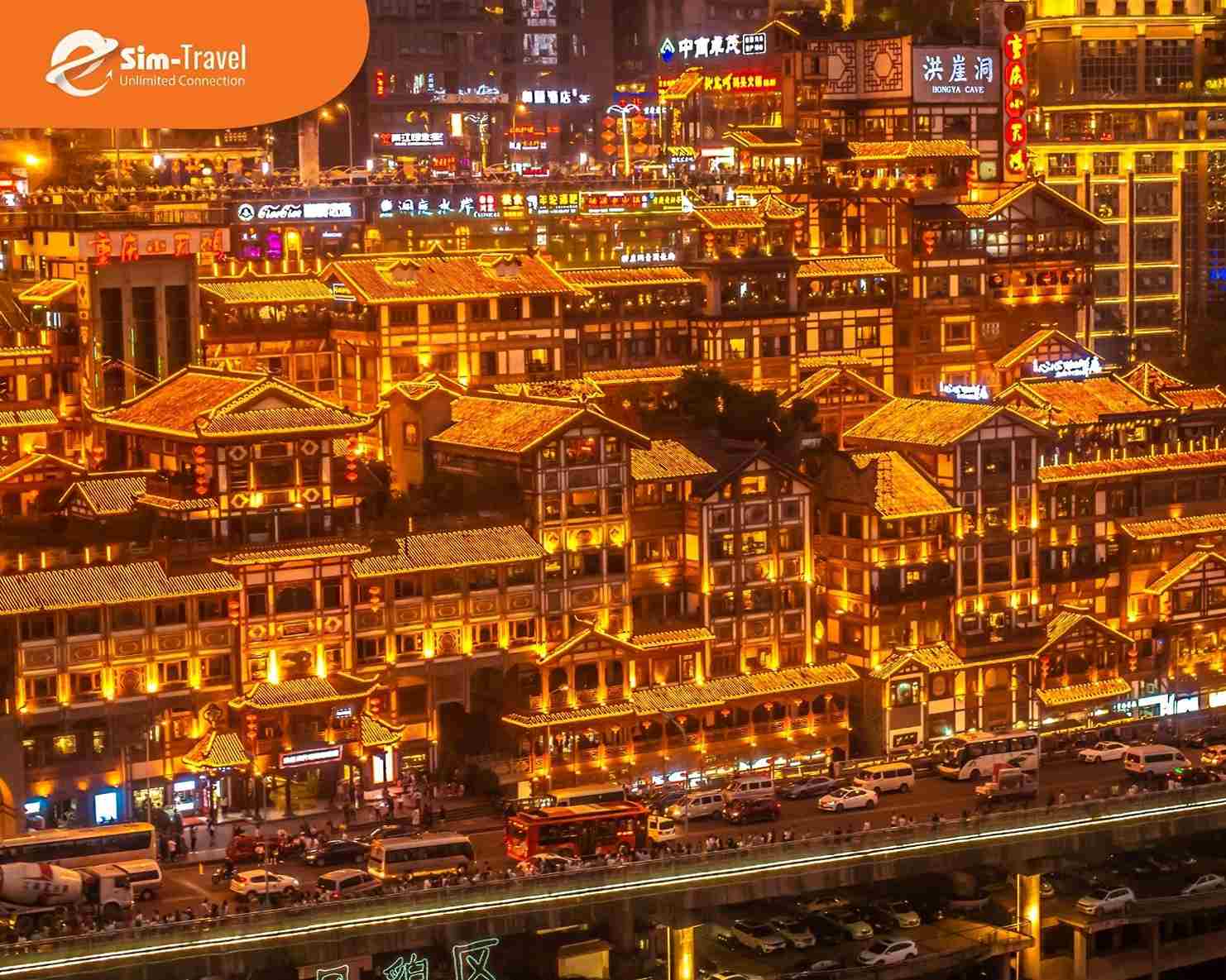 Tr&ugrave;ng Kh&aacute;nh nổi tiếng với cảnh đ&ecirc;m rực rỡ v&agrave; ẩm thực cay đặc trưng