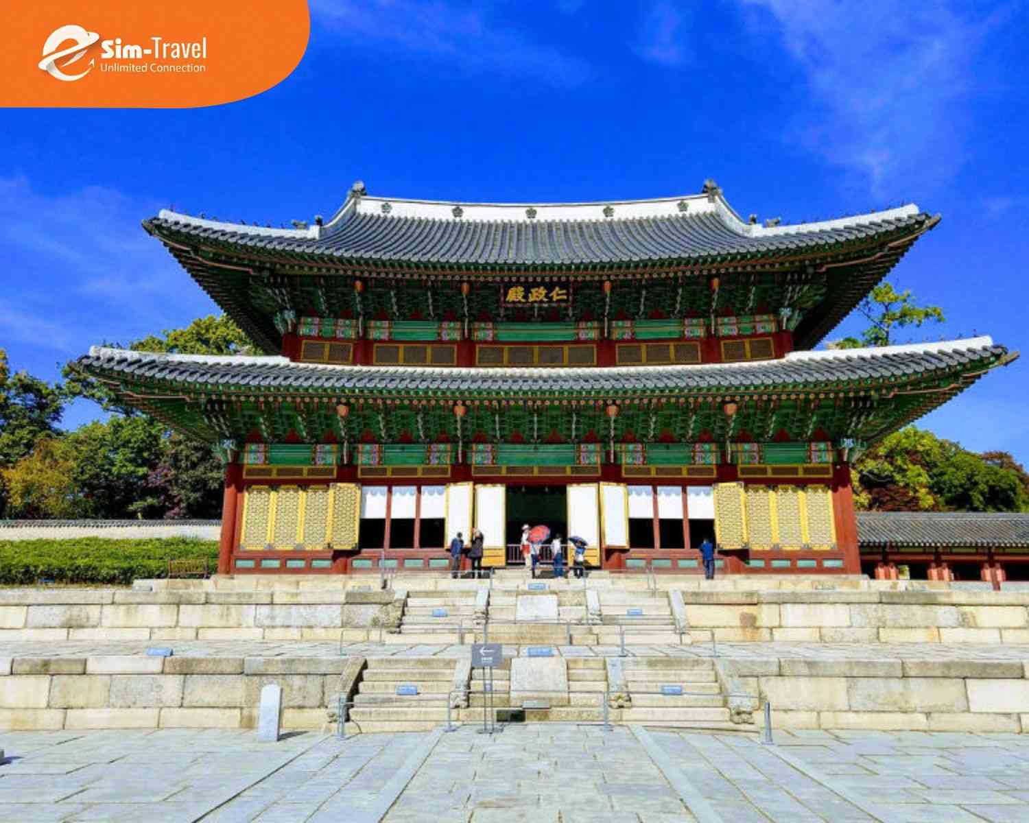 Cung điện Changdeokgung nổi bật với kiến tr&uacute;c cổ k&iacute;nh c&ugrave;ng khu vườn thanh b&igrave;nh