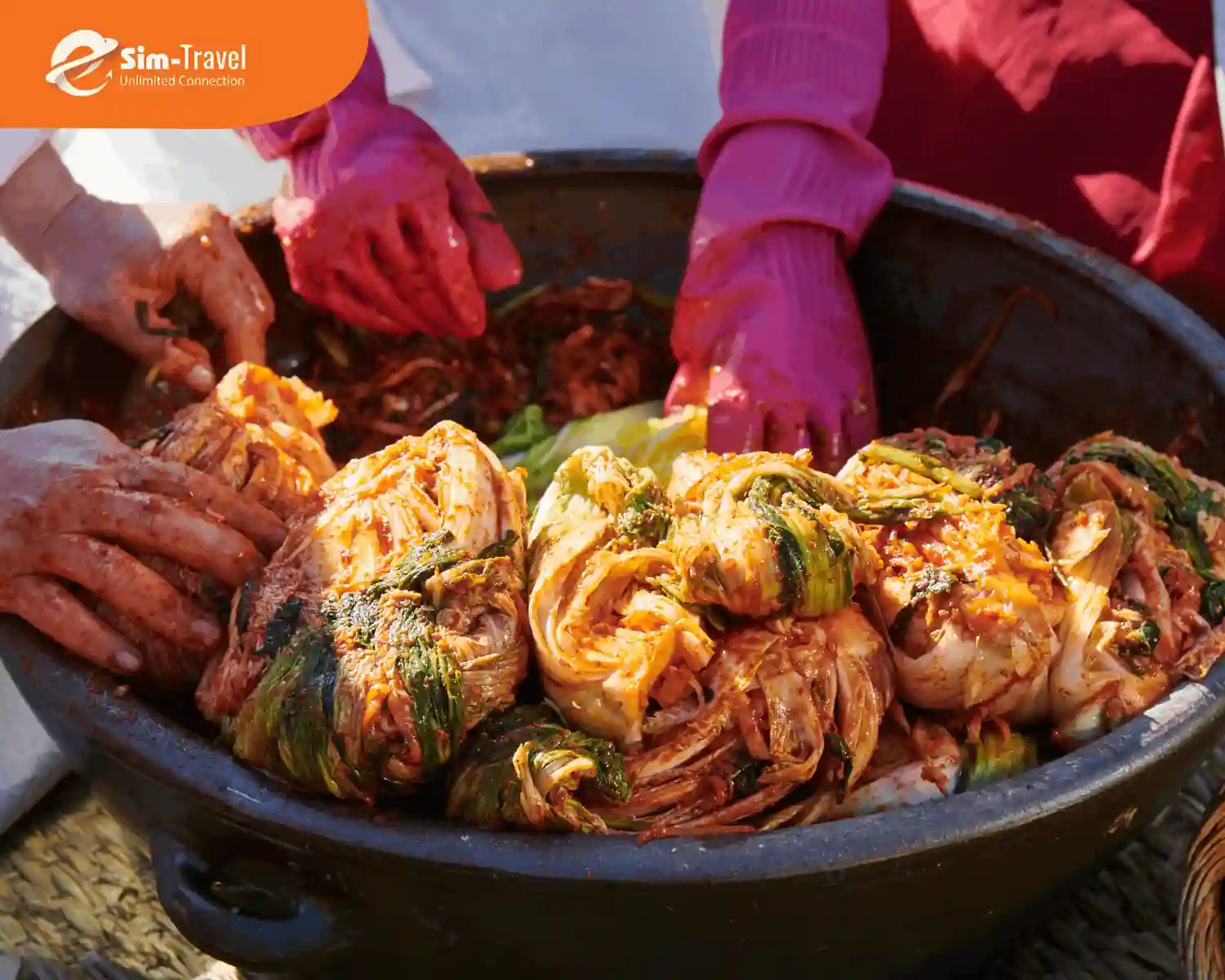 Tự tay muối kimchi - món ăn truyền thống nổi tiếng ở Hàn