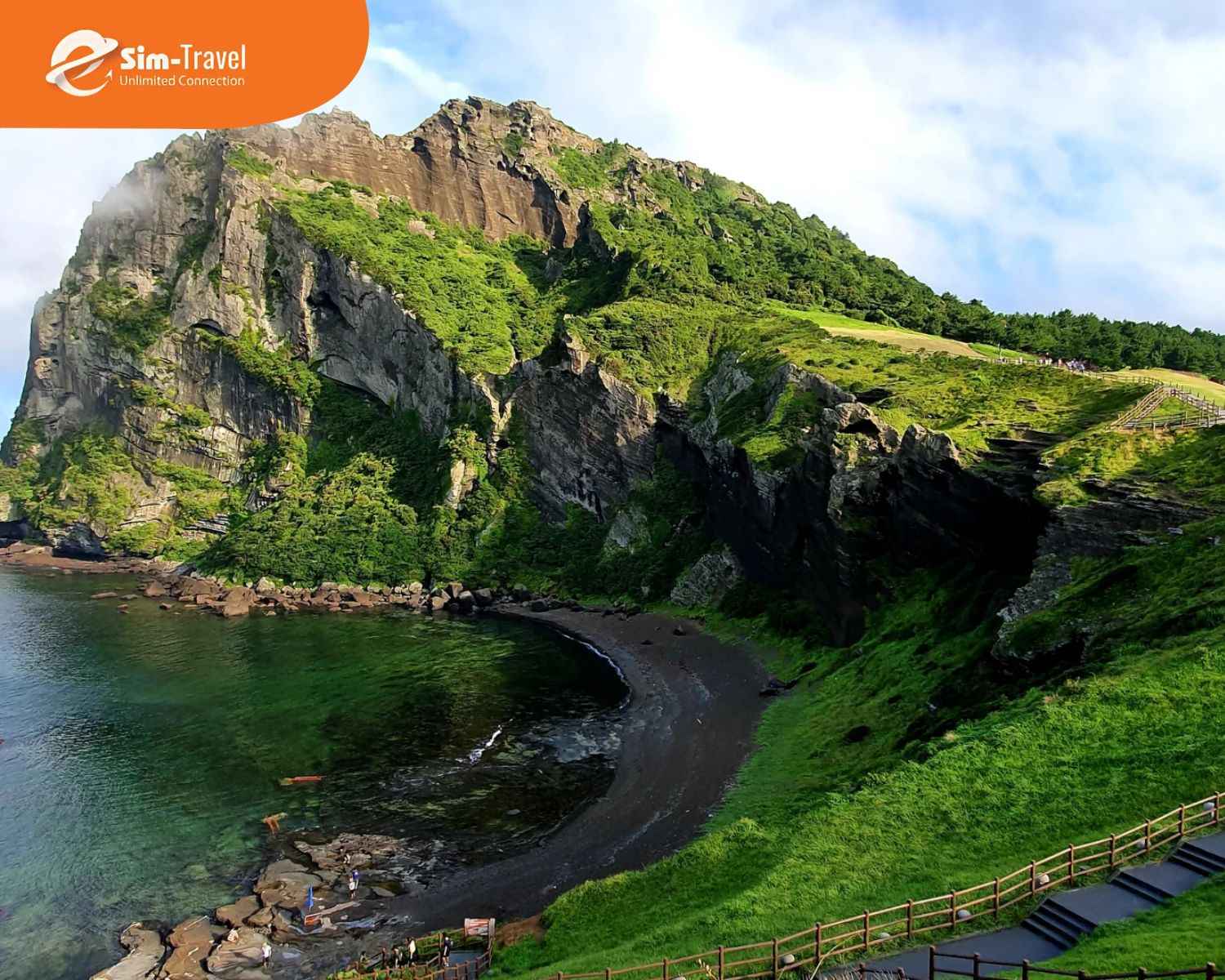 Jeju g&acirc;y ấn tượng với cảnh quan thi&ecirc;n nhi&ecirc;n thơ mộng v&agrave; kh&ocirc;ng kh&iacute; y&ecirc;n b&igrave;nh đặc trưng