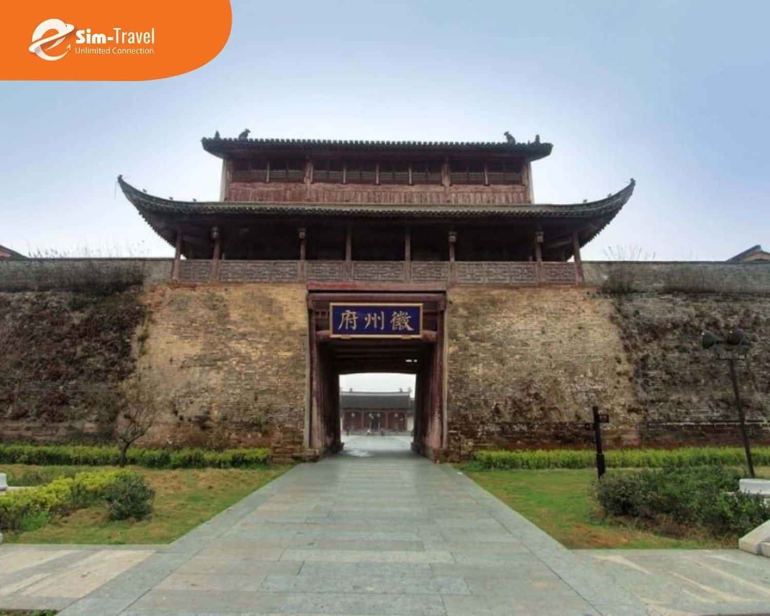 Cổng Trung Hoa là công trình thành cổ nổi tiếng mang đậm dấu ấn lịch sử Nam Kinh