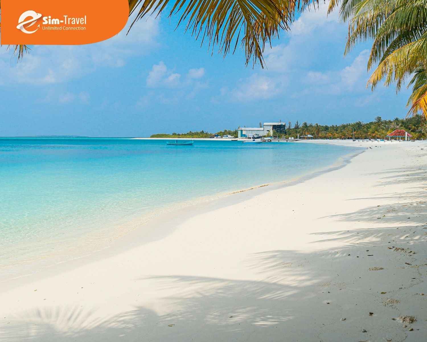 Karon Beach sở hữu bờ biển d&agrave;i v&agrave; khung cảnh thư gi&atilde;n