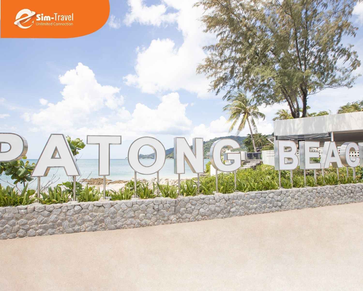 Patong Beach s&ocirc;i động với b&atilde;i biển đẹp v&agrave; nhiều hoạt động
