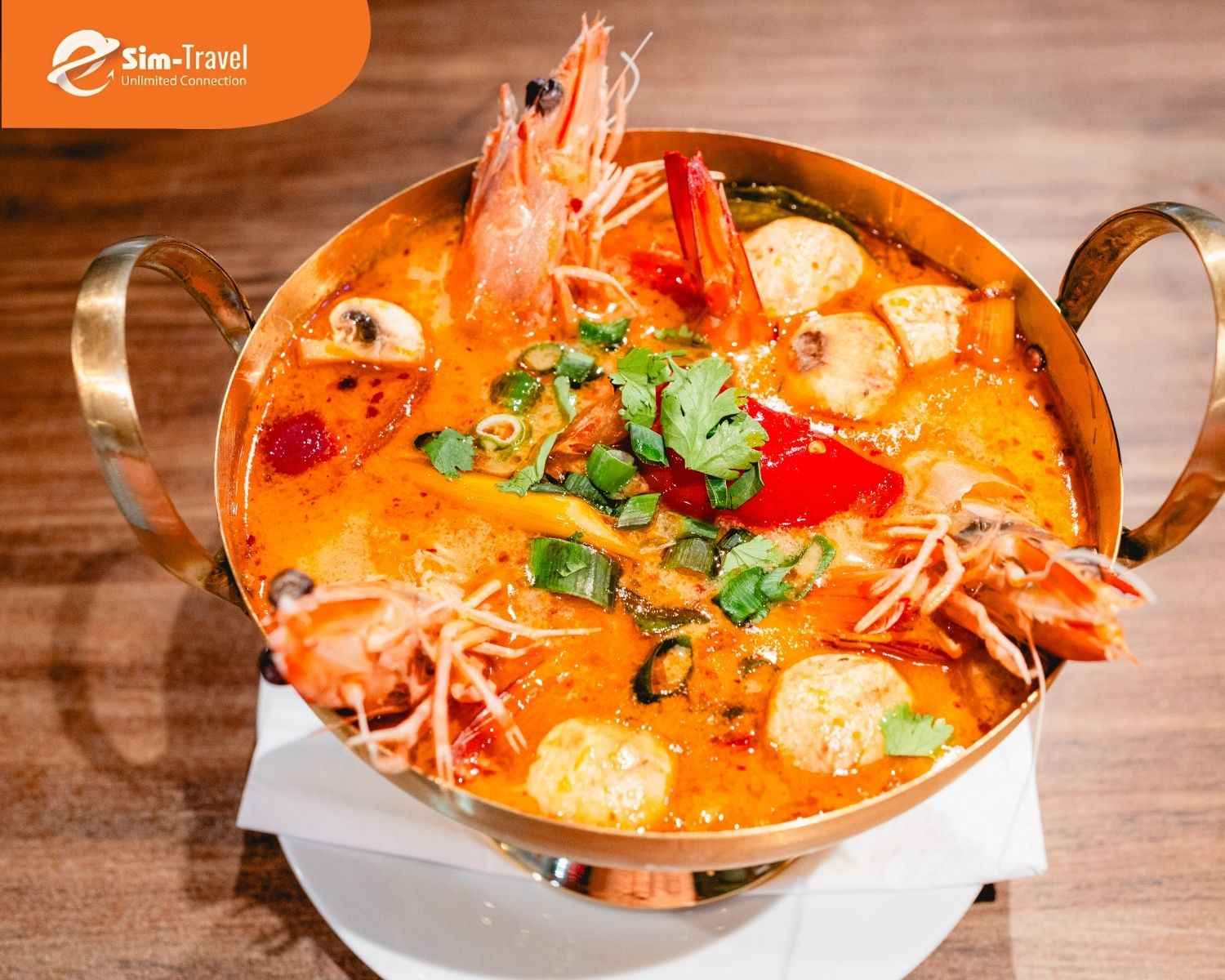 M&oacute;n s&uacute;p Tom Yum nổi tiếng với vị chua cay đặc trưng