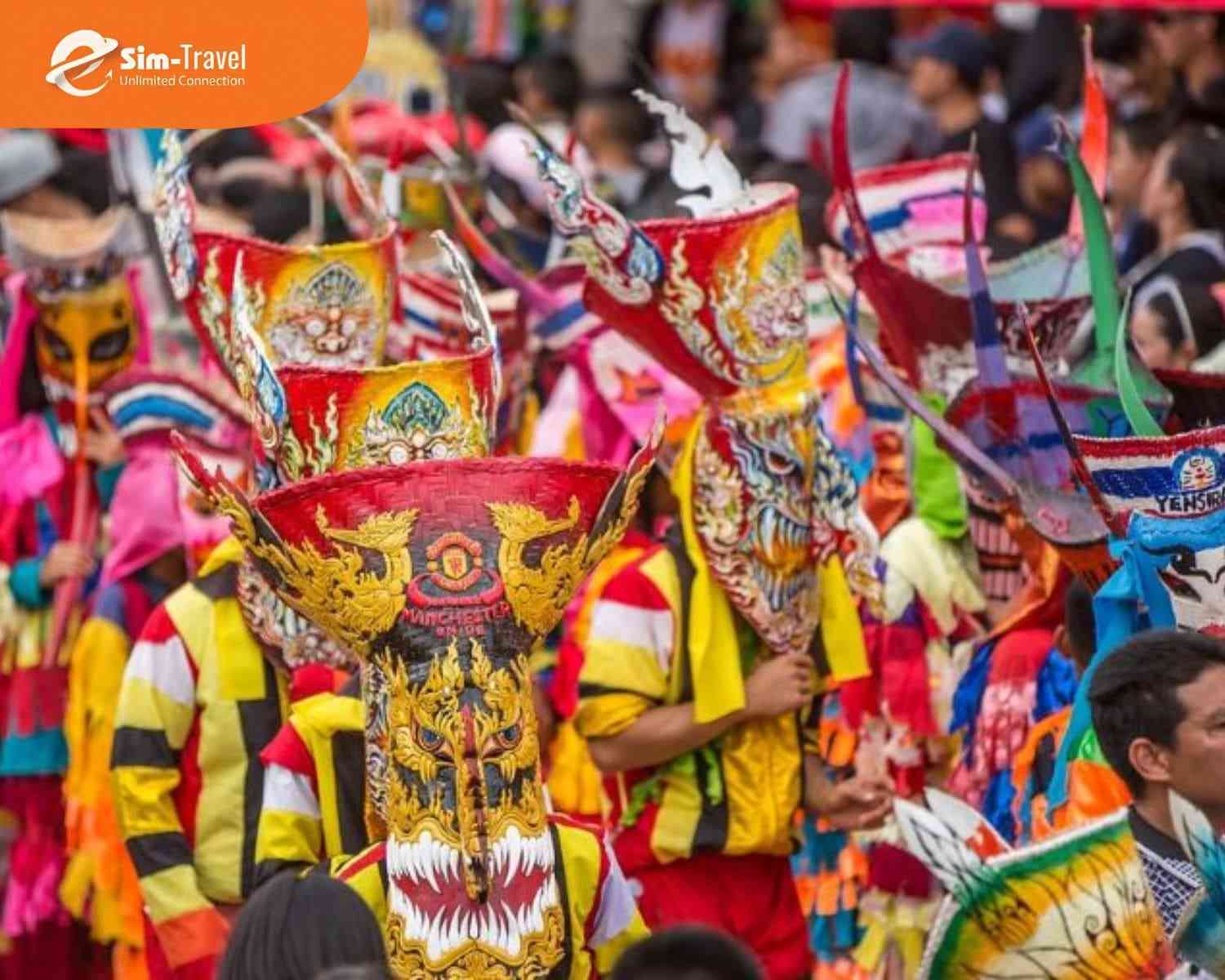 Lễ hội s&aacute;p Sakon Nakhon nổi bật với những l&acirc;u đ&agrave;i s&aacute;p được chế t&aacute;c c&ocirc;ng phu mang đậm n&eacute;t văn h&oacute;a Th&aacute;i Lan