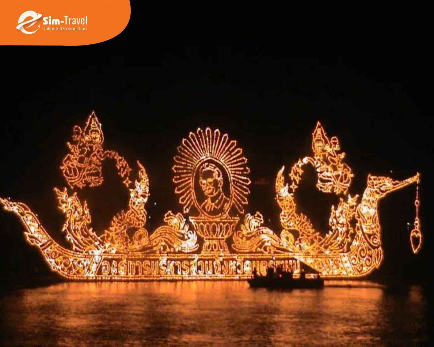 Lễ hội Thuyền Đ&egrave;n Nakhon Phanom g&acirc;y ấn tượng với khung cảnh thuyền đ&egrave;n lung linh được thả tr&ecirc;n s&ocirc;ng